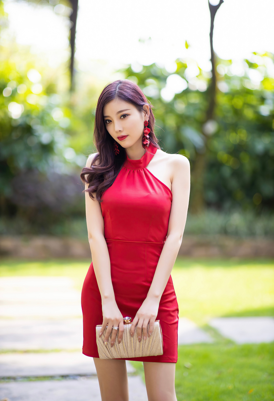 性感红色小礼服紧身包臀裙,灵动苗条,曼妙身姿娇媚动人#美女# #模特