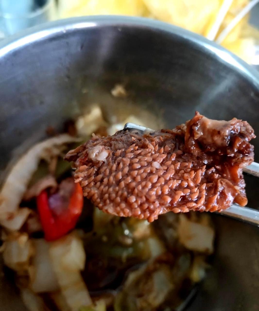 我在公司食堂发现了一块让我感到恶心的肉.