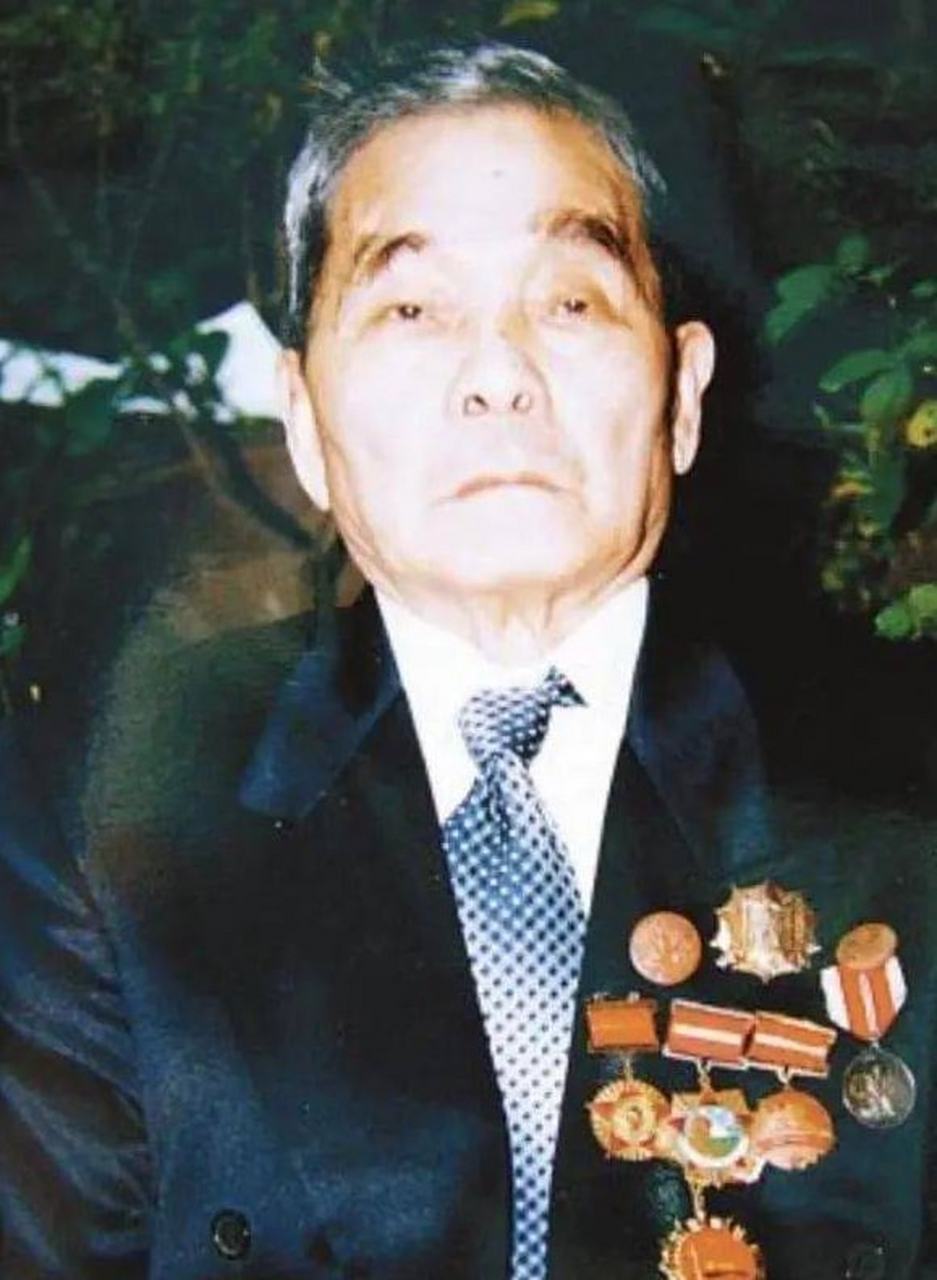 魏巍写出《谁是最可爱的人》后,将这本书送给了团长范天恩,并留下了