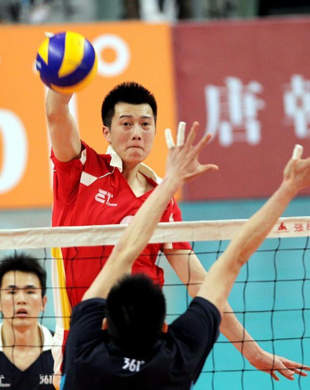 前江苏男排队长,中国女排教练张晨在朋友圈发布讣告"父亲张友生,因病