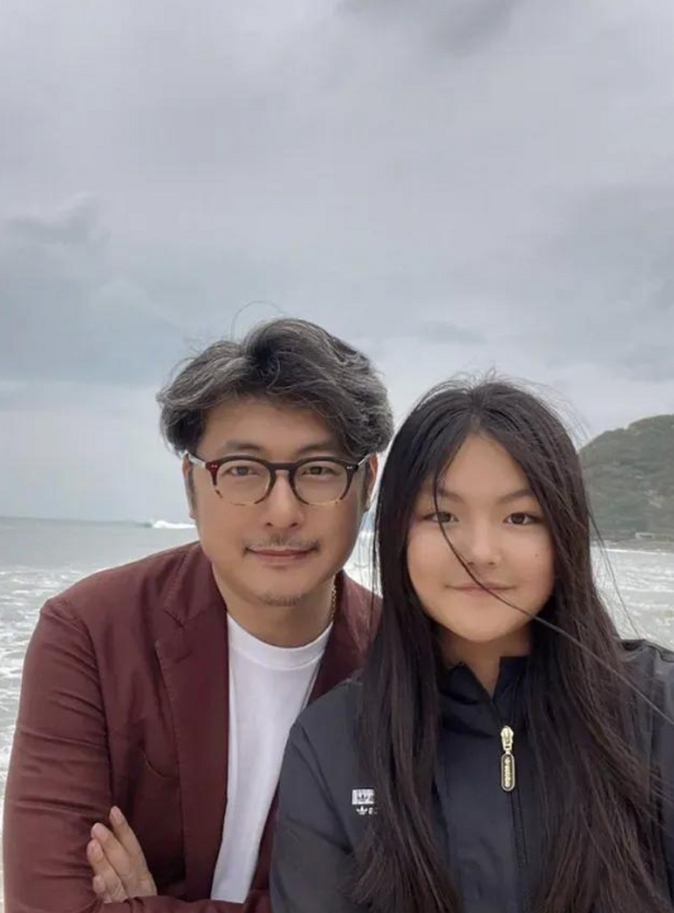 王岳伦陪王诗龄拍汉服写真登上热搜,网友纷纷表示认不出来了,随后