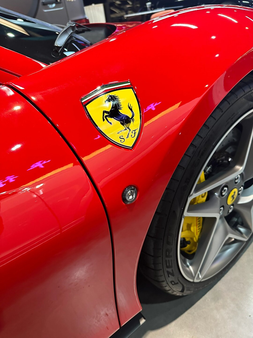 法拉利红f8,一款激情四溢的超级跑车