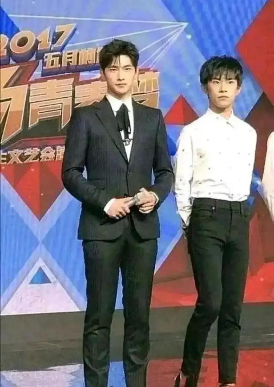 领动计划# 易烊千玺怎么敢跟杨洋站在一起?不怕被比下去吗?
