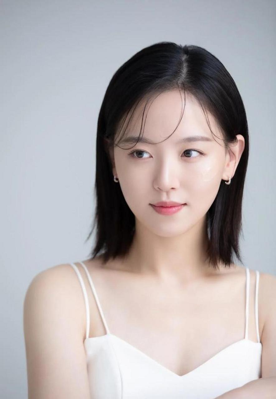 韩国为数不多的单眼皮又可爱的人气小姐姐