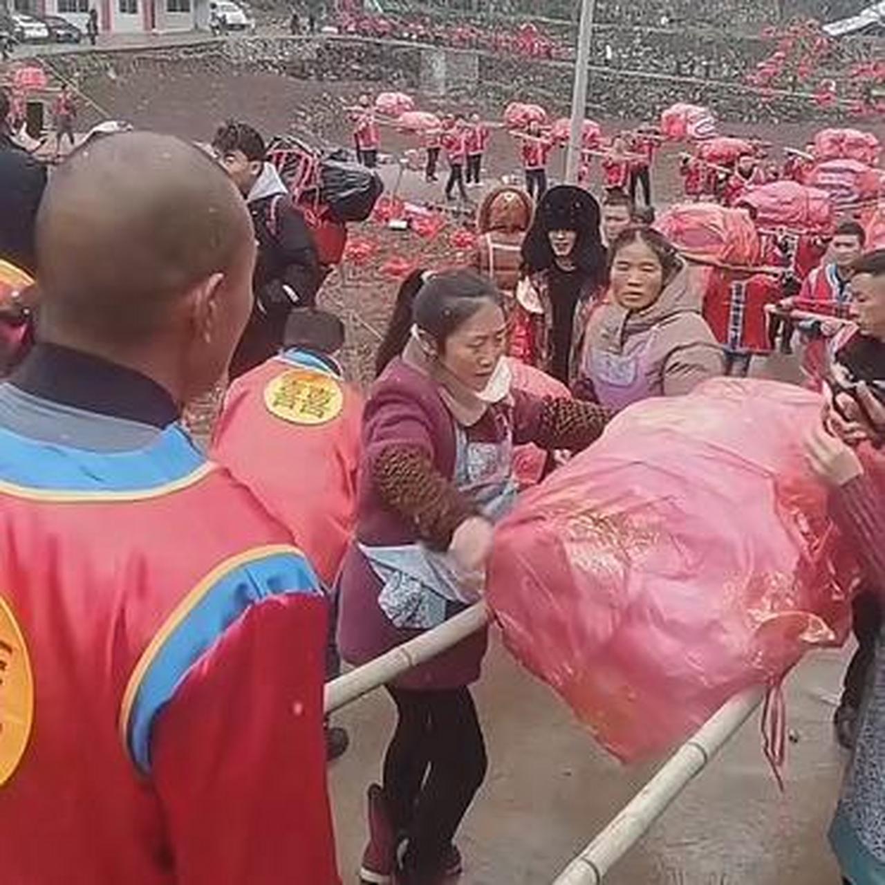 贵州农村嫁女儿,为什么要陪嫁这么多的被子,盖得过来么?