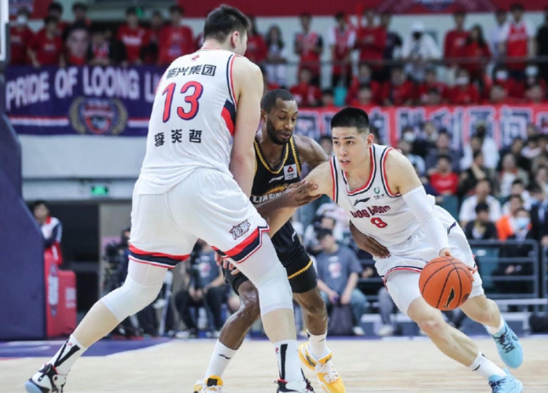 广州队凭借着在第阶段的出色表现,成功取得了一个季后赛席位,暂列