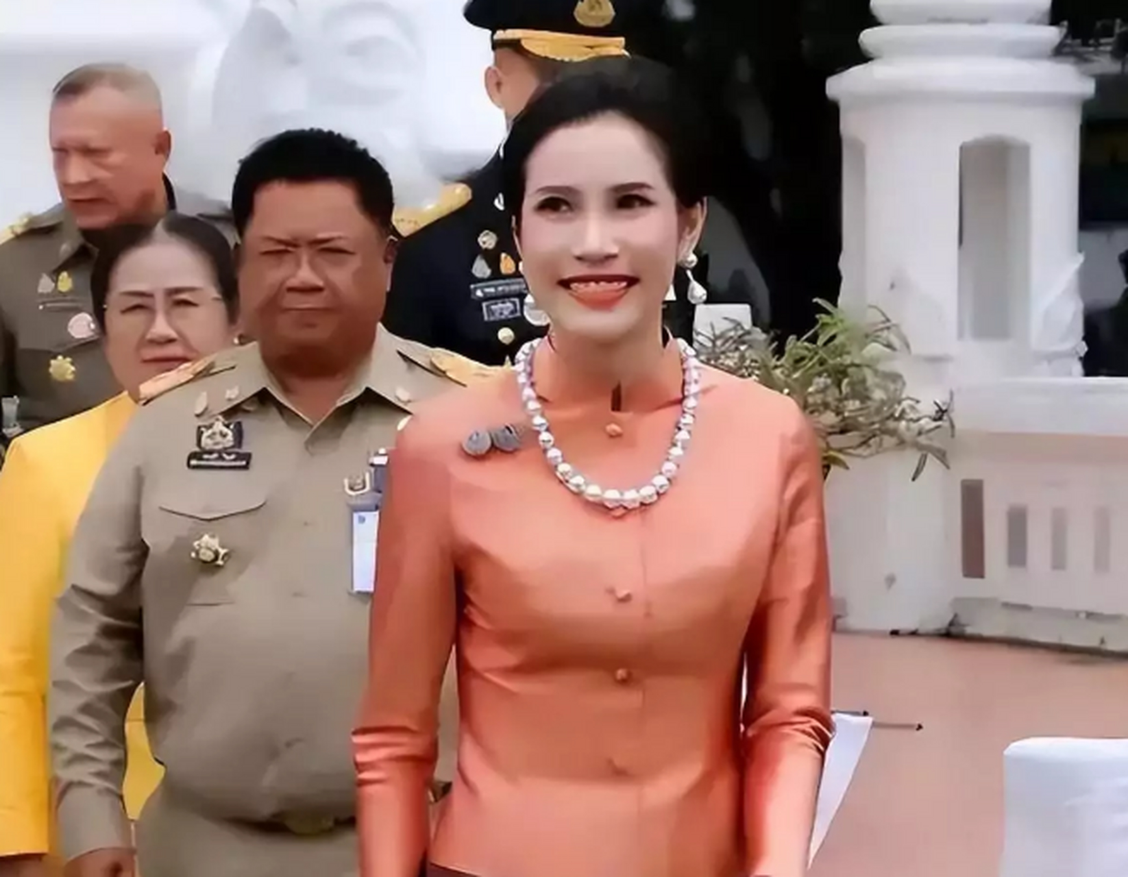 泰国绝色王妃西拉米:因与狗同食被流放,51岁仍艳压群芳