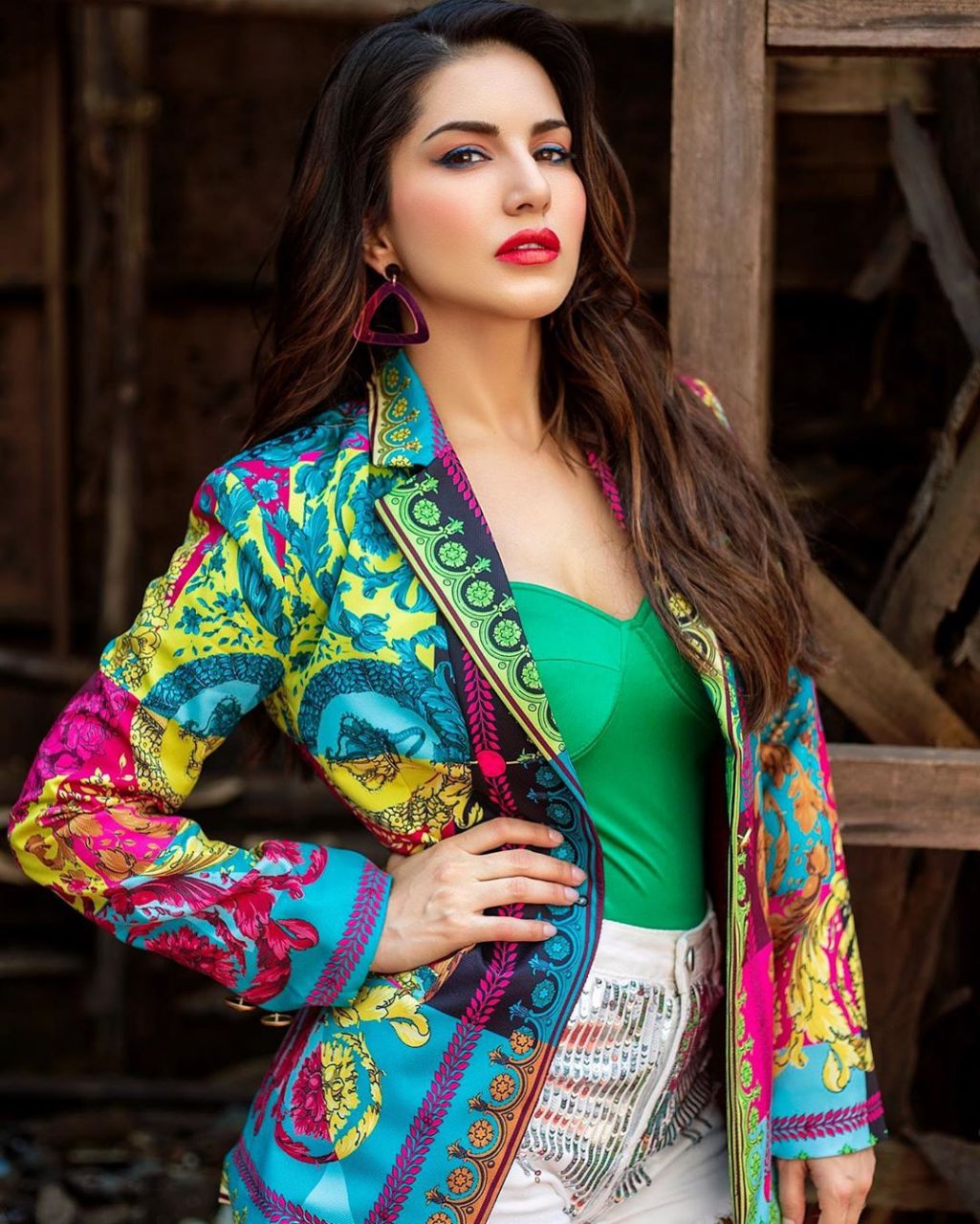 加拿大成人演员珊妮sunnyleone曾经的年度阁楼宠物,风骚