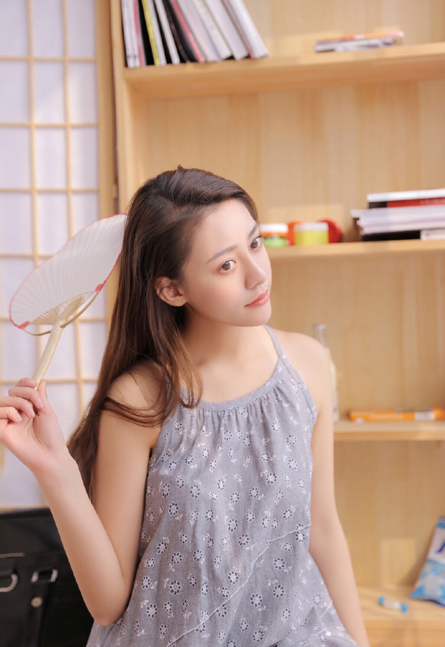 灵动俏皮邻家美少女 在不同人的印象当中,有着不同的邻家少女形象