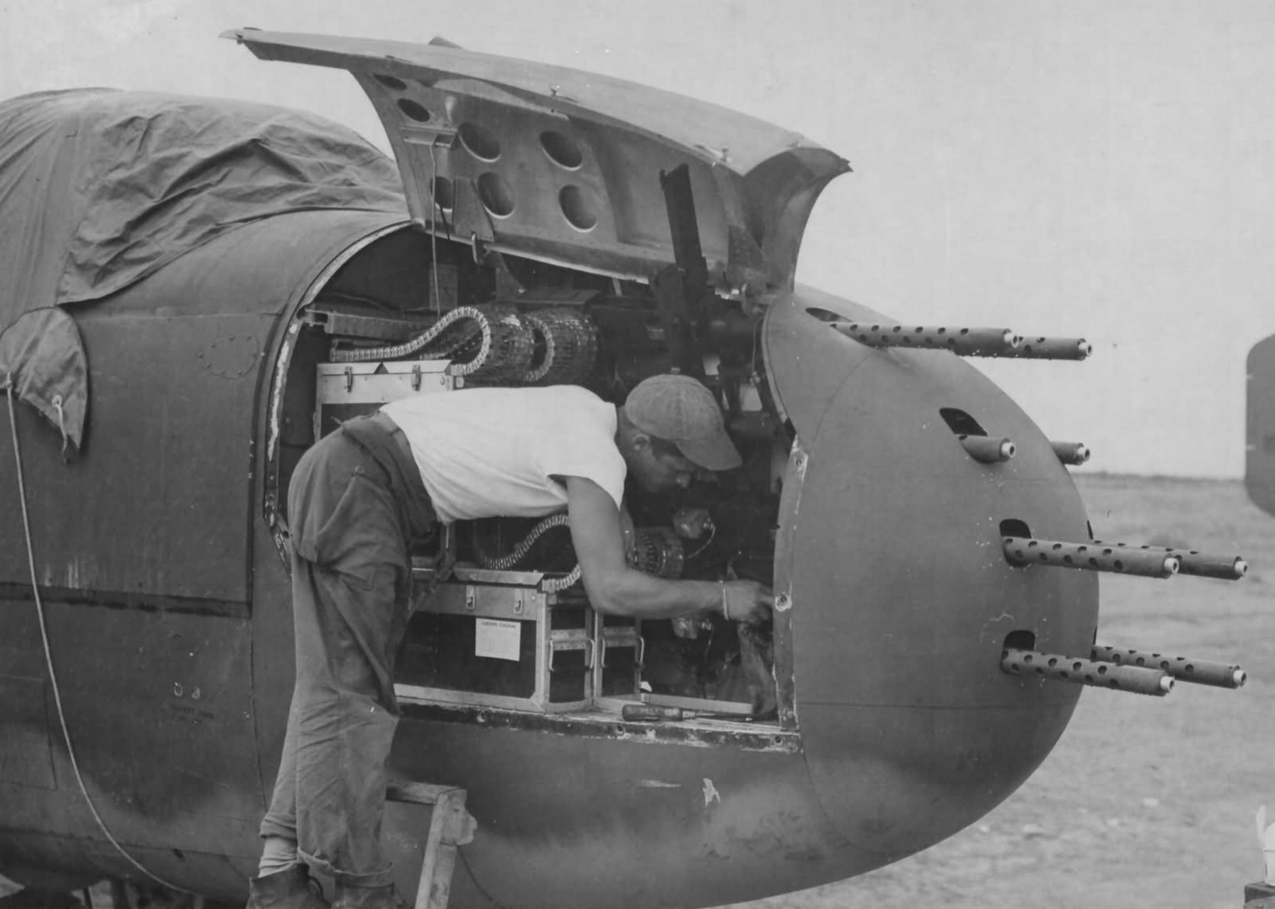 二战功勋 b-25 米切尔轰炸机,是北美航空公司制造的双引擎中型轰炸机