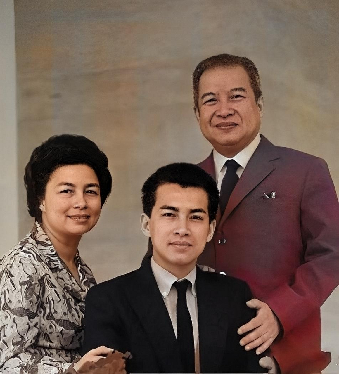 柬埔寨国王诺罗敦·西哈莫尼,他的表演真的很棒!