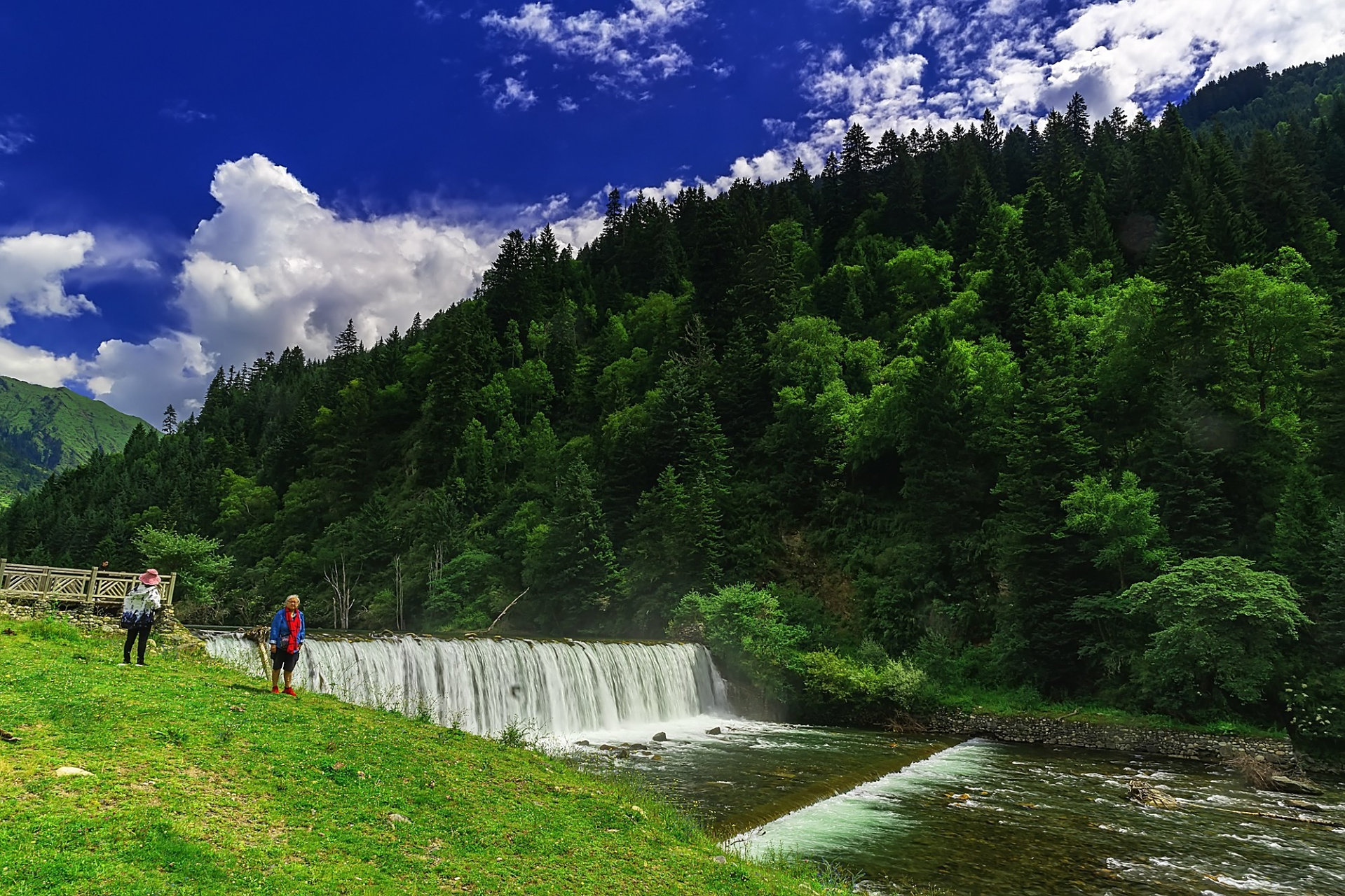 泽娜措  达古冰川位于四川省阿坝藏族羌族自治州黑水县芦花镇马桥