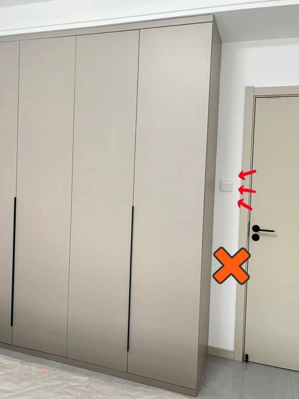 卧室进门就想做满墙的衣柜,进门开关却无处安放.