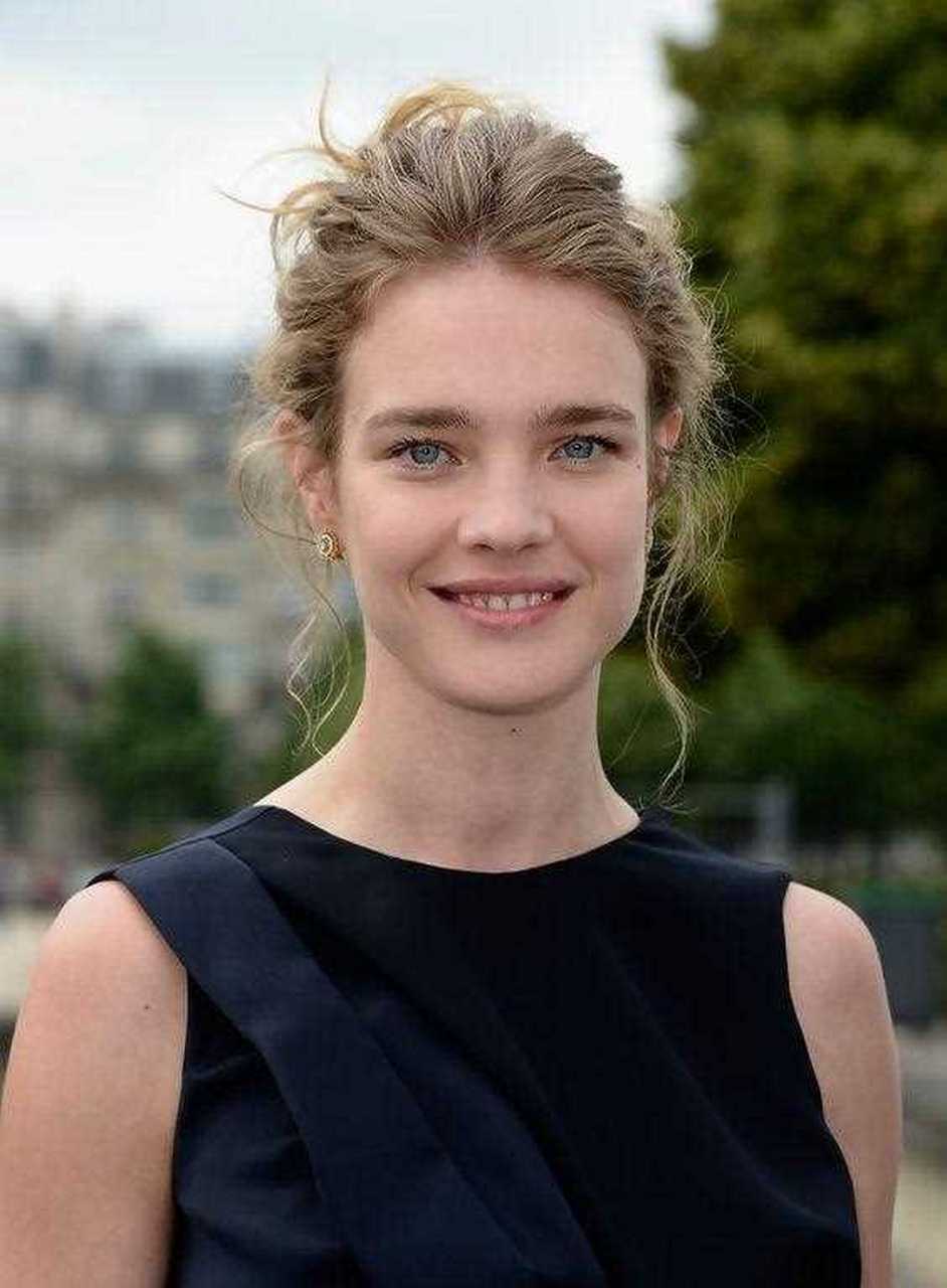 lv太子妃"水果娜"年轻时的颜值真像童话里的公主,就算生了五个娃也难