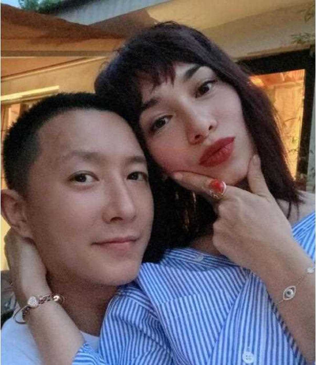 卢靖姗庆生照曝光,短发外面戴着假发,一头长发穿条纹衬衫,尽显成熟