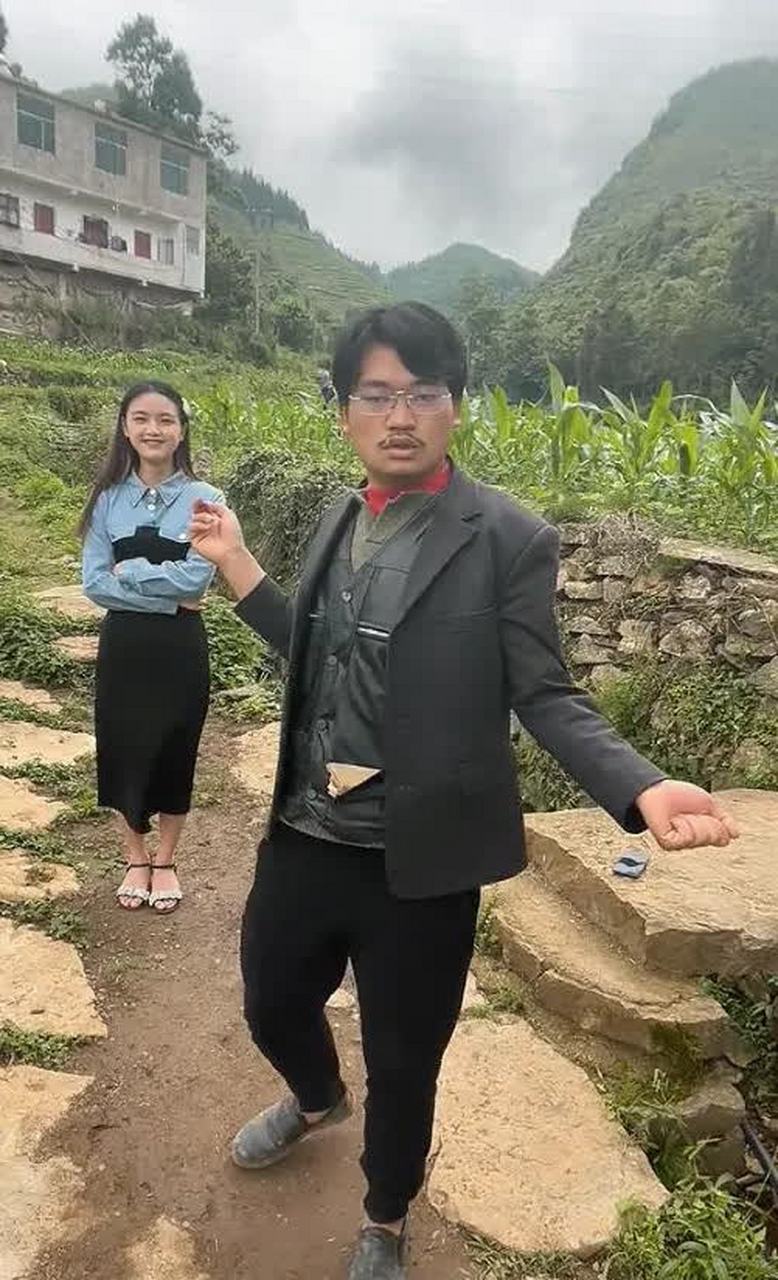 别看他傻,他女朋友很漂亮[你懂的]