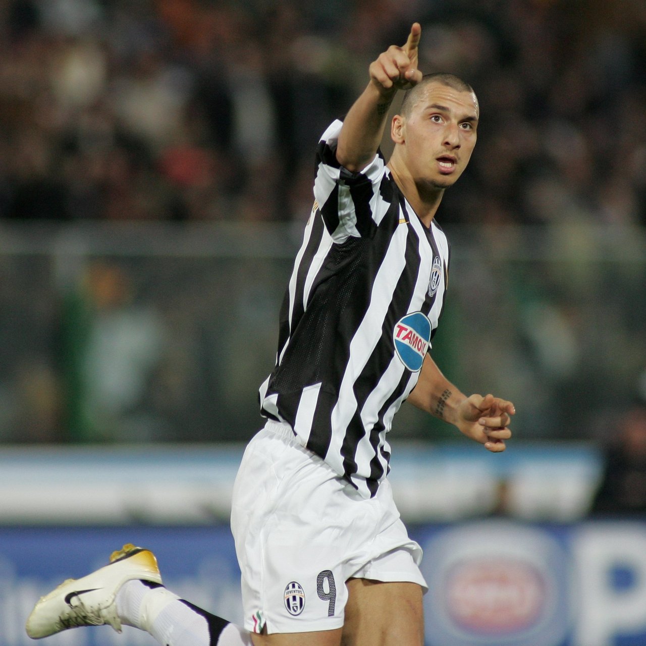 【尤文图斯俱乐部官方】"祝你未来一切顺利."伊布宣布退役