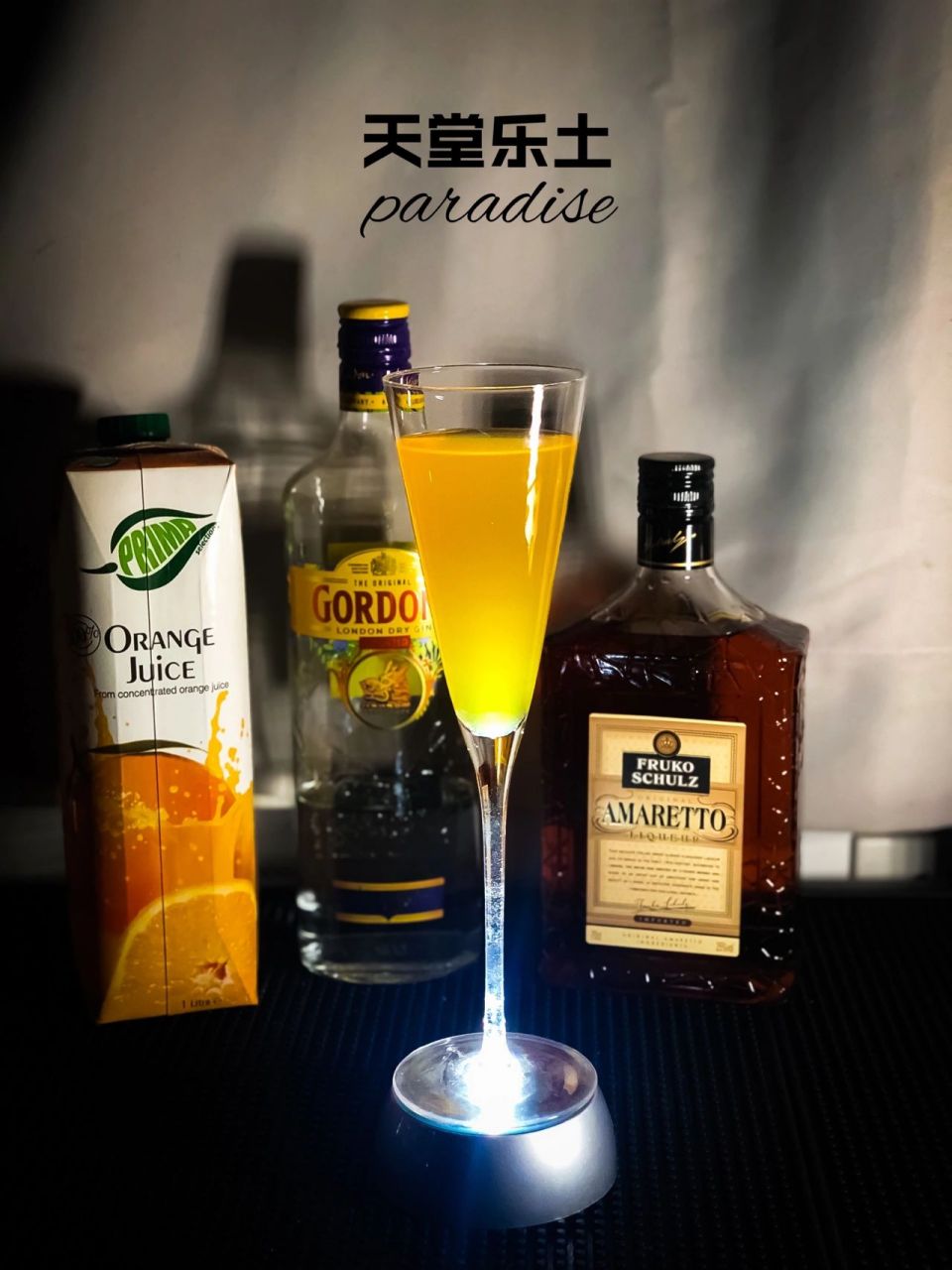 《天堂乐土》paradise 金酒 40ml  杏仁利口酒 15ml  橙汁 40ml  加冰