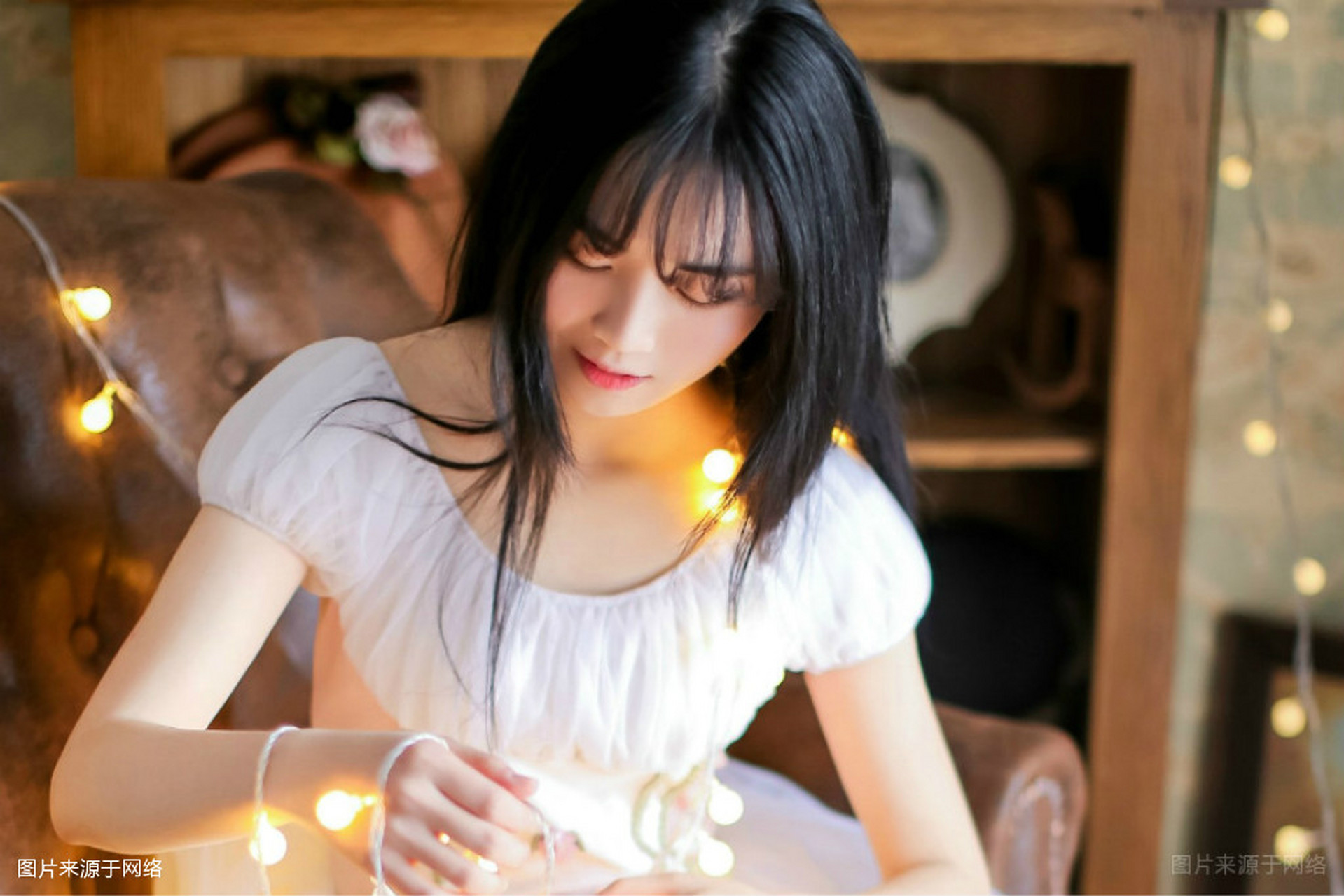 狮子座为人霸气大气,性格直率坦诚,喜欢照顾,扶持弱小,颇具同情心.