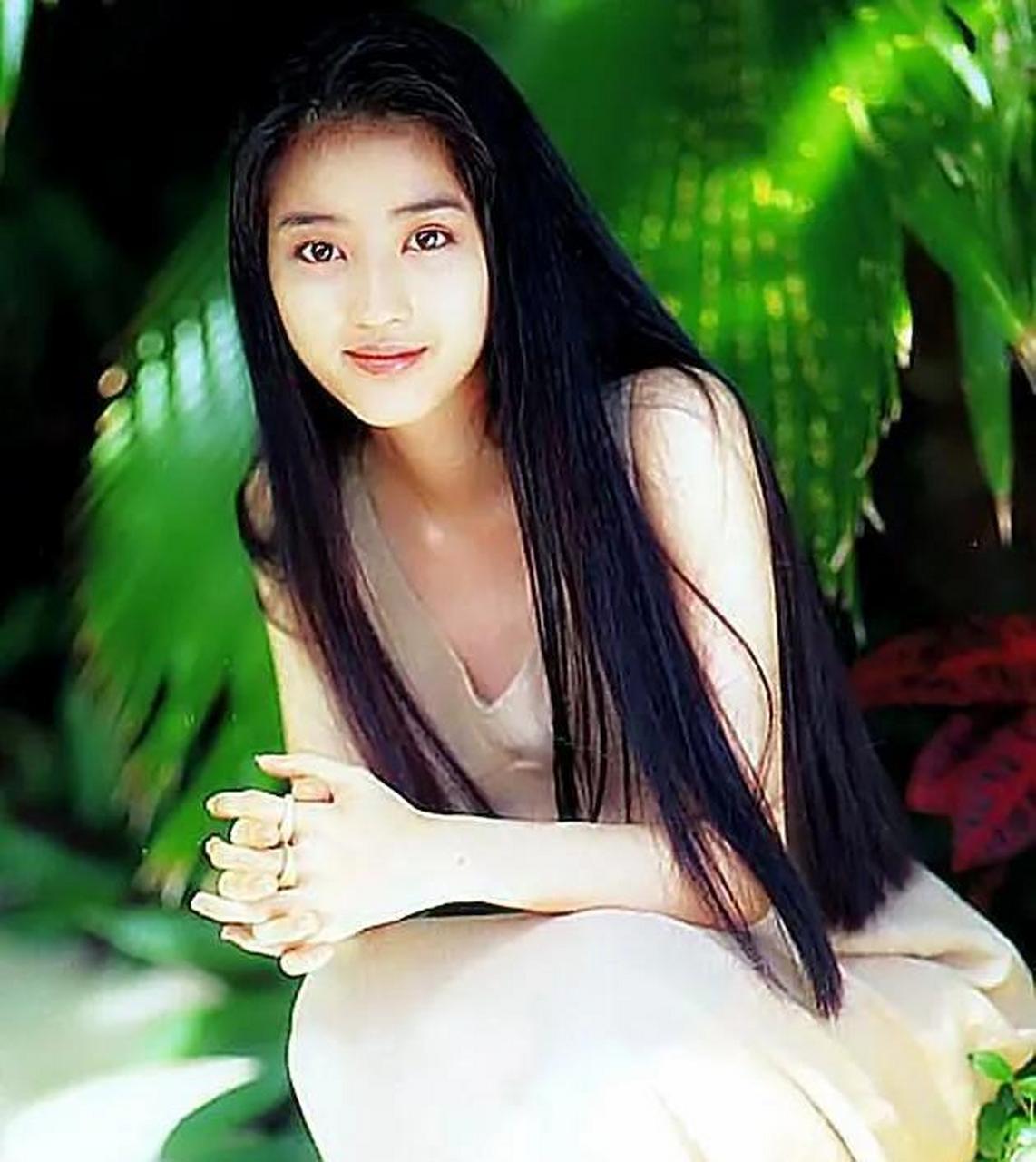 玉女掌门人小泽真珠,的确拥有出众的外貌和身材