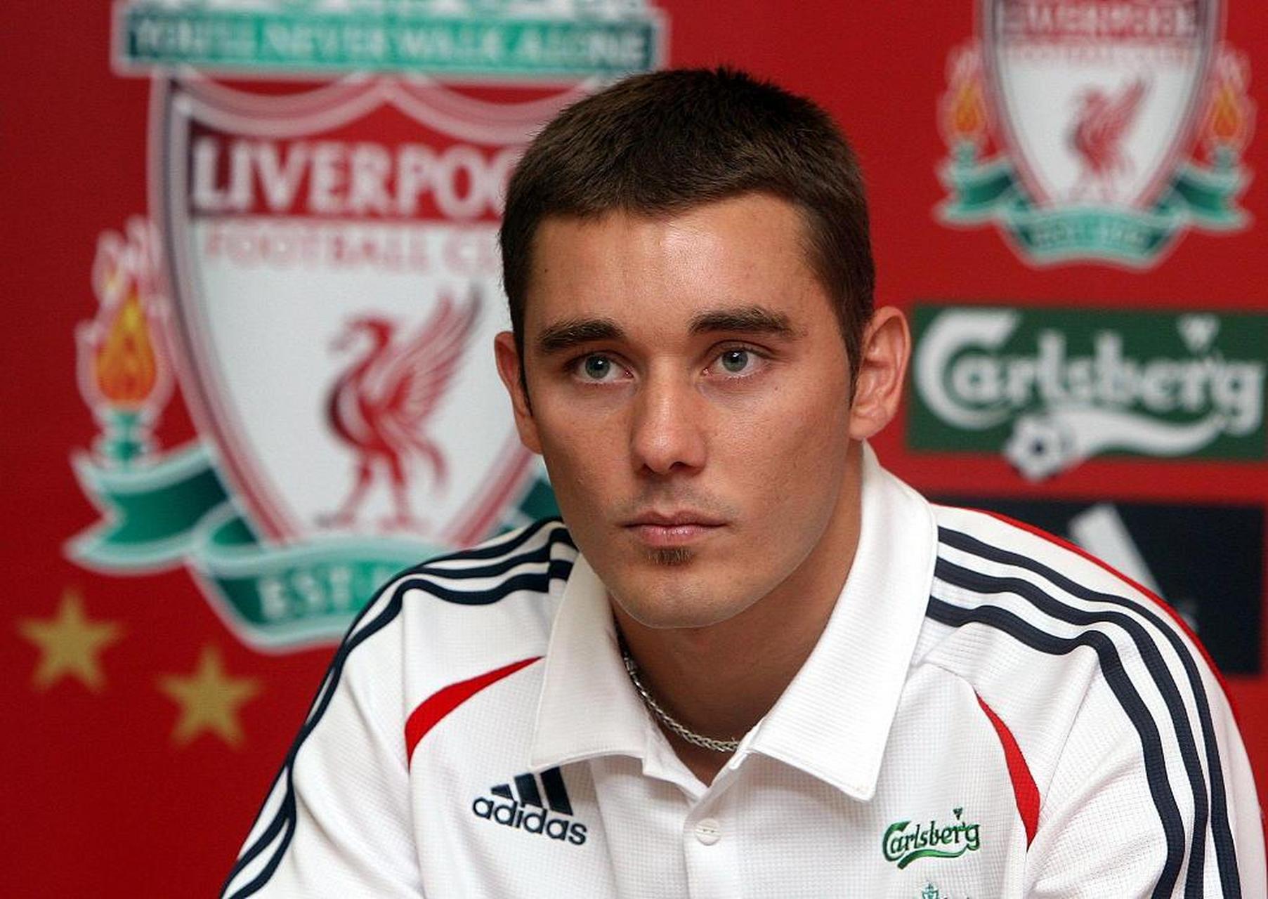 2006年,贝尼特斯从瓦伦西亚签下了奥雷利奥,在2009年利物浦4-1大胜