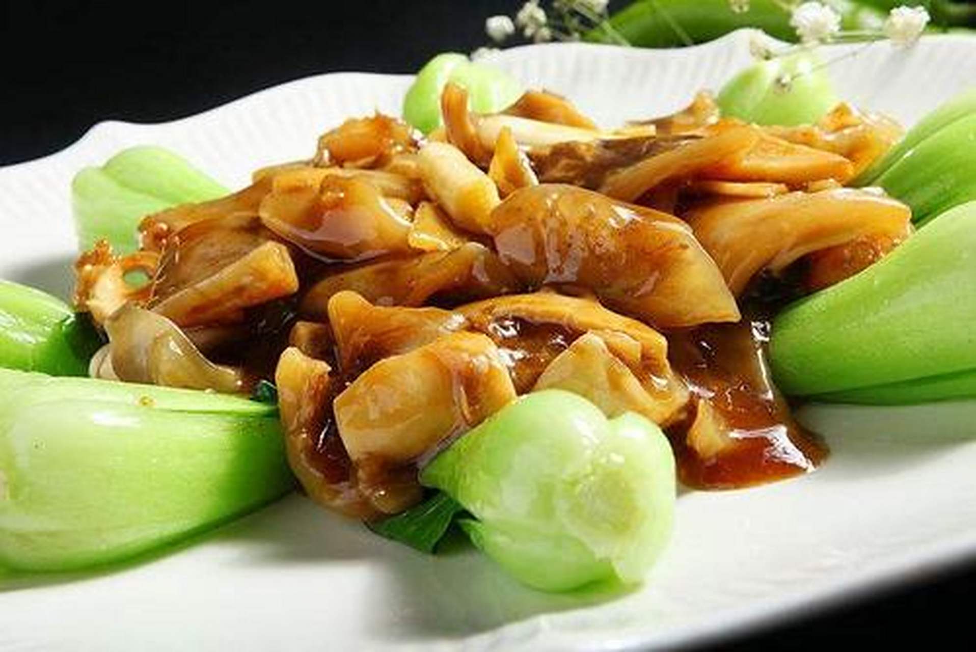 4月放肆吃#红烧裙边:裙边就是甲鱼壳外围的一圈软肉,很软滑,经过芍破