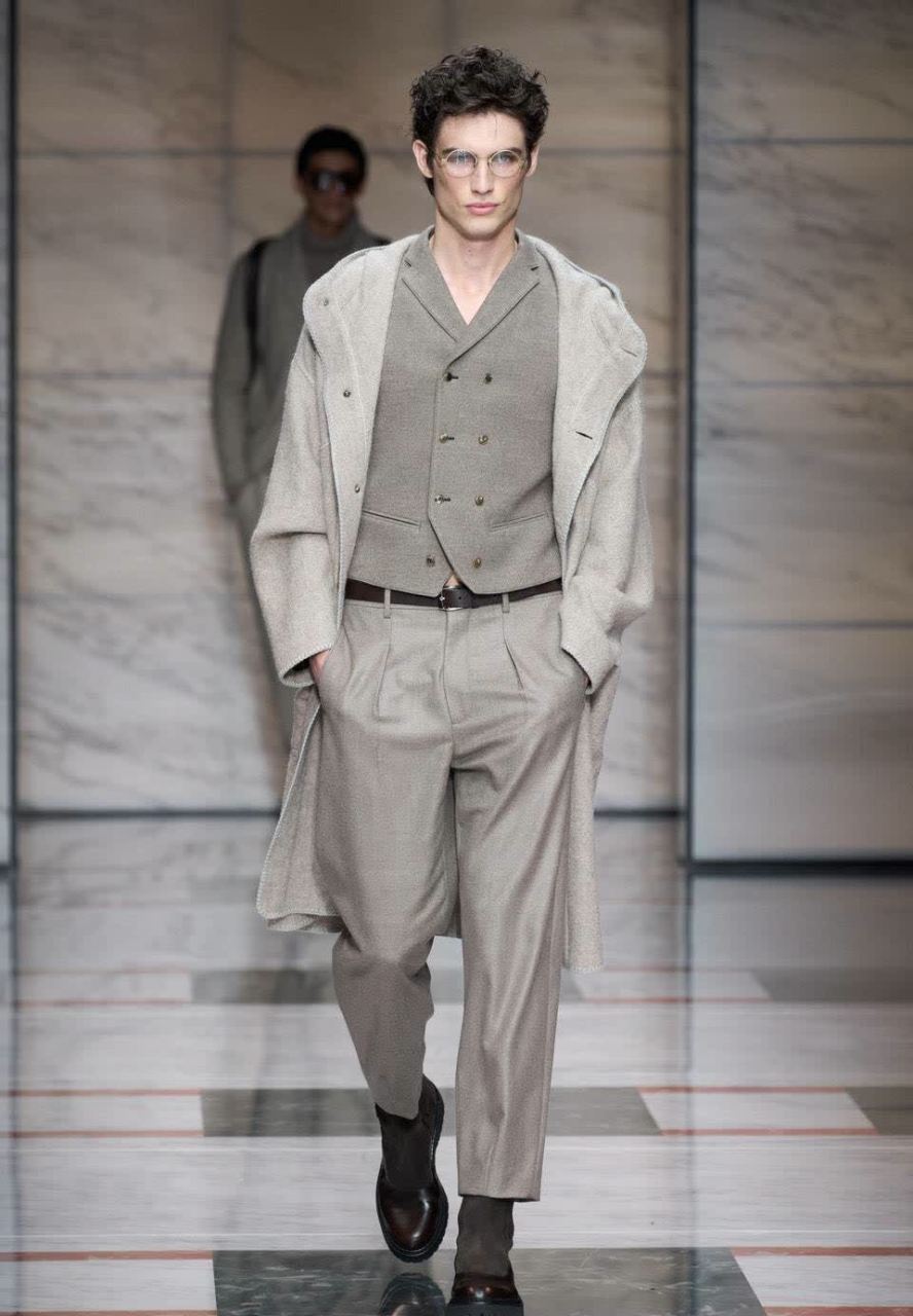 乔治·阿玛尼2023秋冬男装系列,看面料的质感,图案的线条,模特的气质.