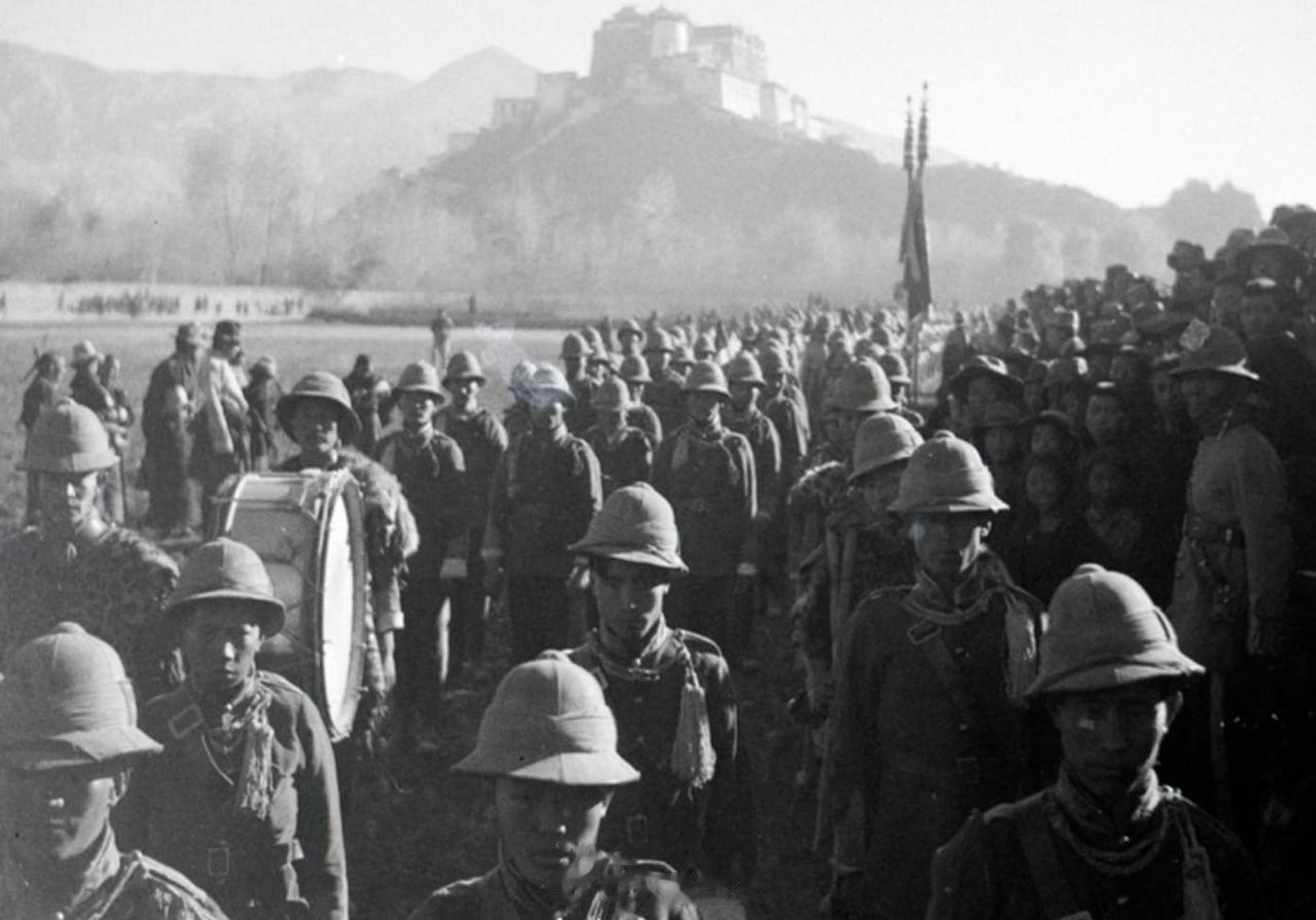 1959年之前的藏军还是保留着英式军服,英国装备,直至被平叛部队消灭