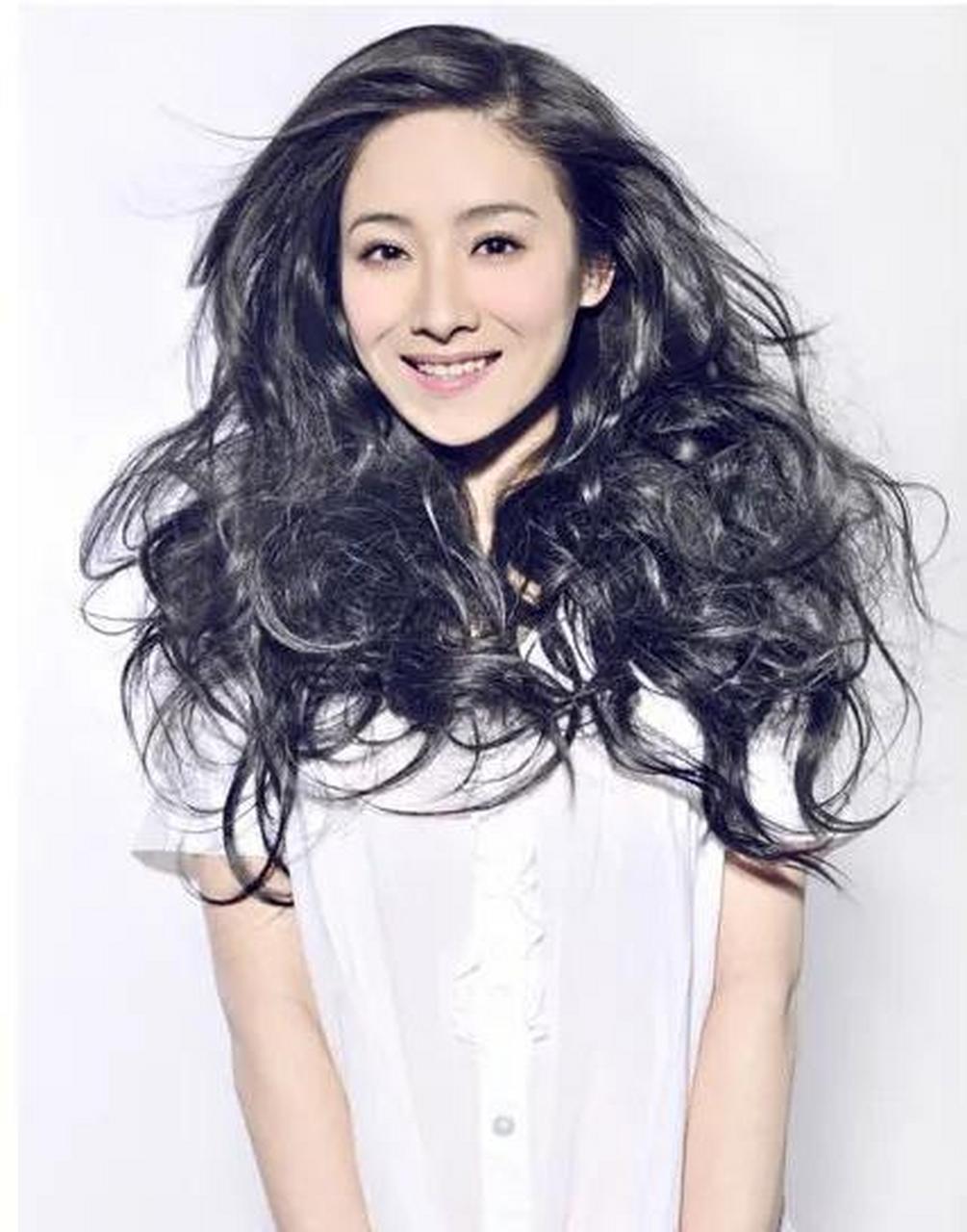 2012年,张艺谋拍摄《金陵十三钗》,把女演员何珺开除了,为了报复