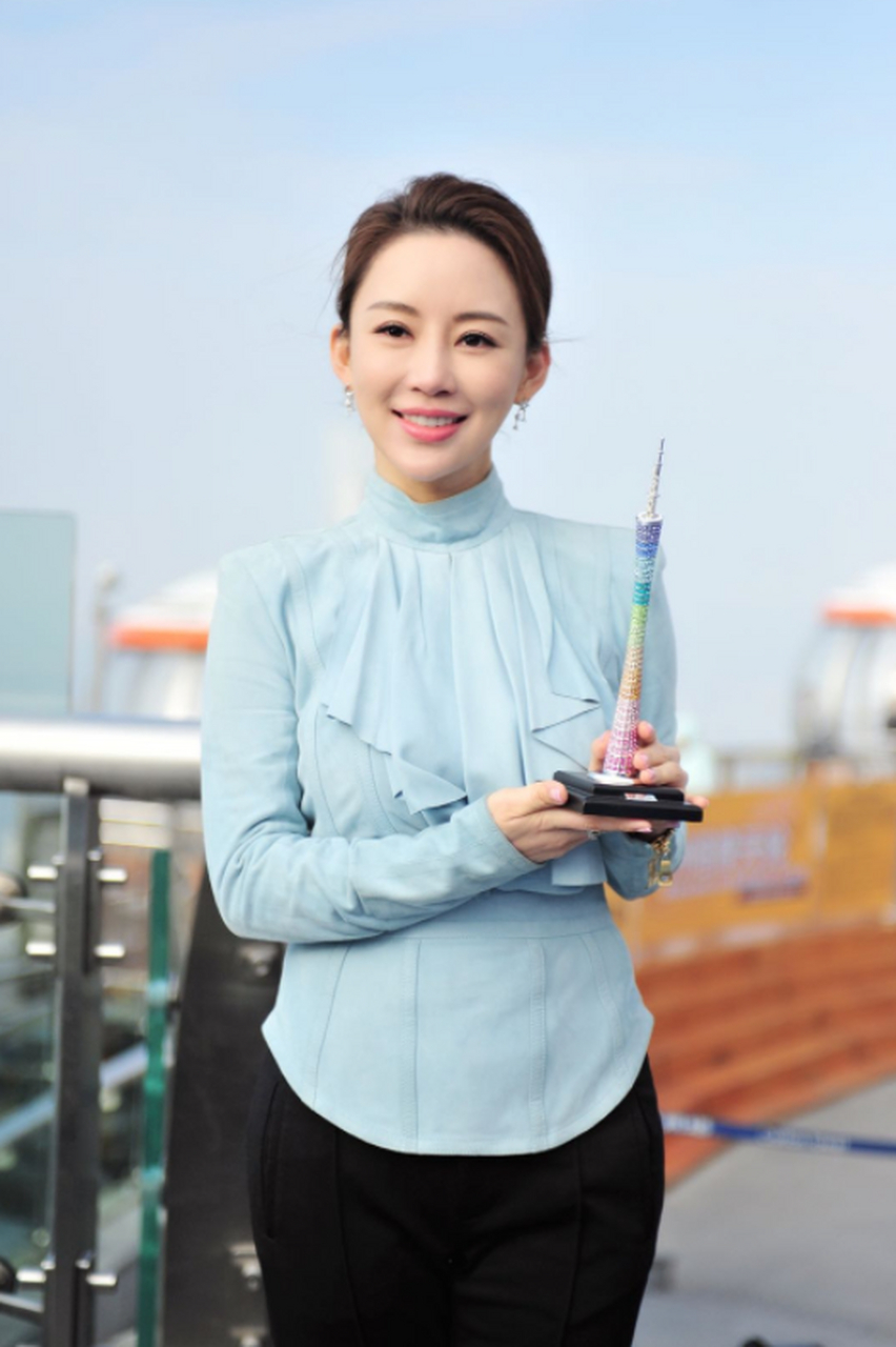 【41岁潘晓婷"恋情"曝光!