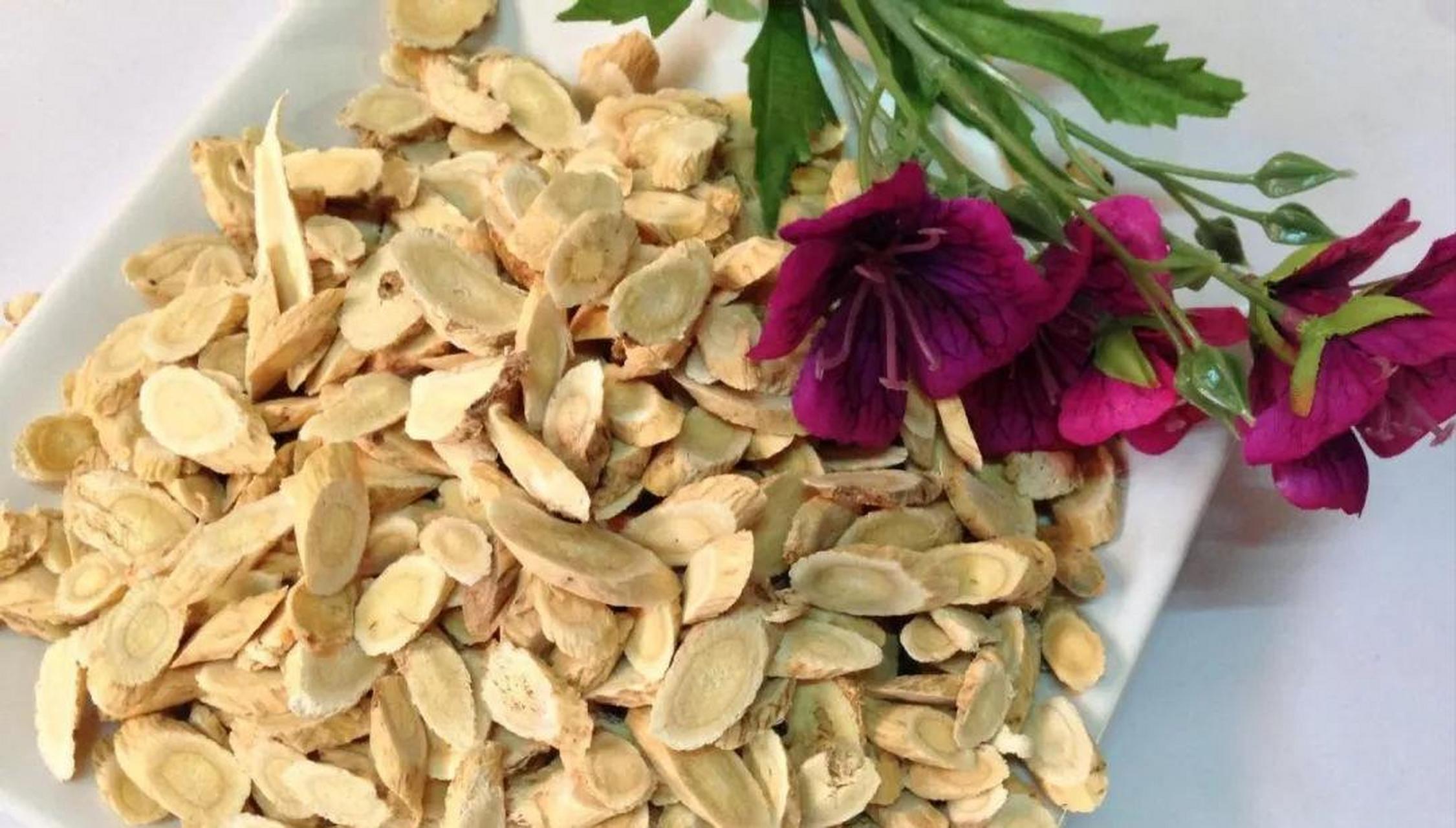 肝肾全都补  黄芪味甘,性微甜,具有益气固表,健脾养胃等功效 主治脾