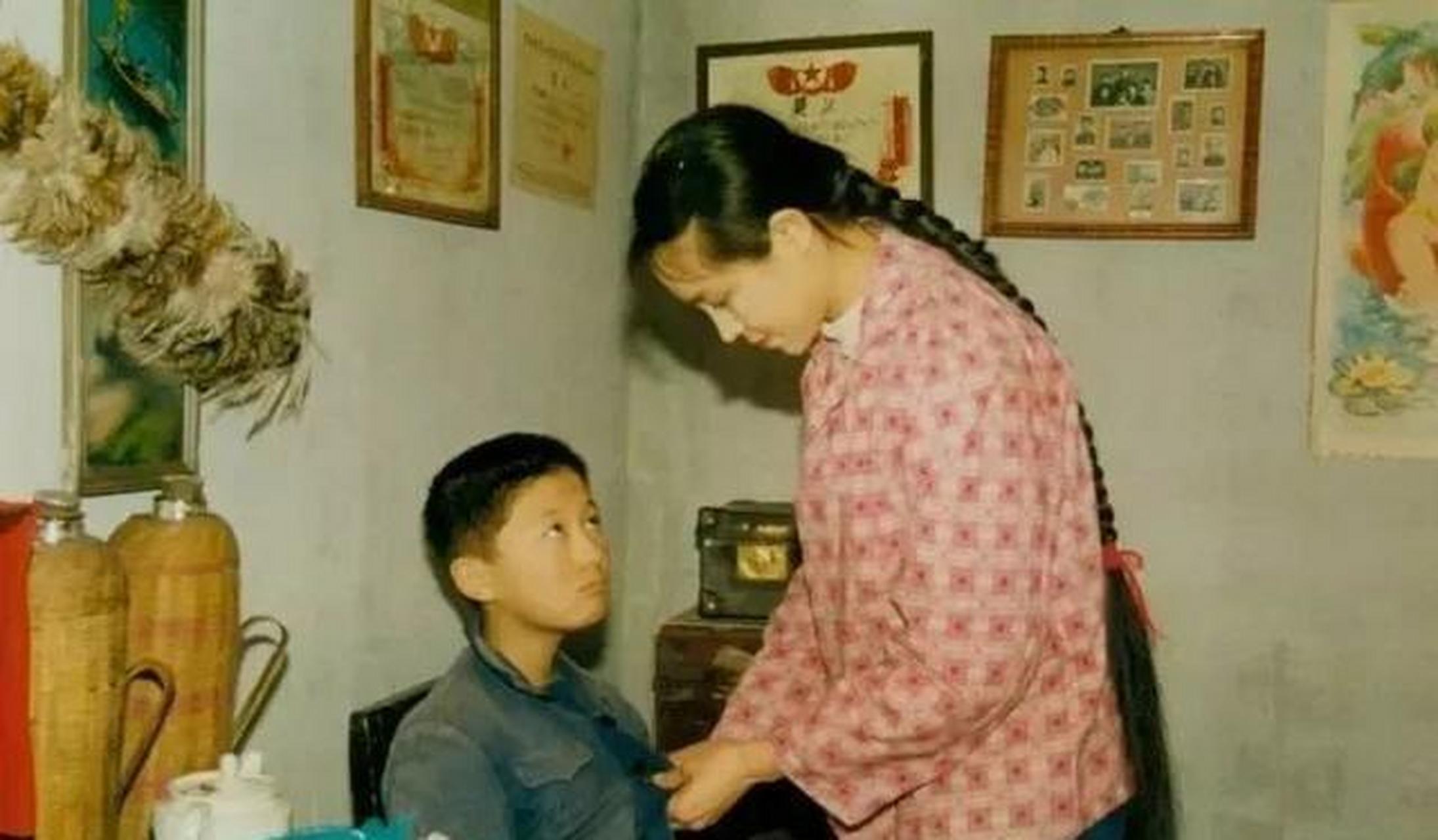 gif创作人# 从小便是红极一时的童星,长大居然乞讨!