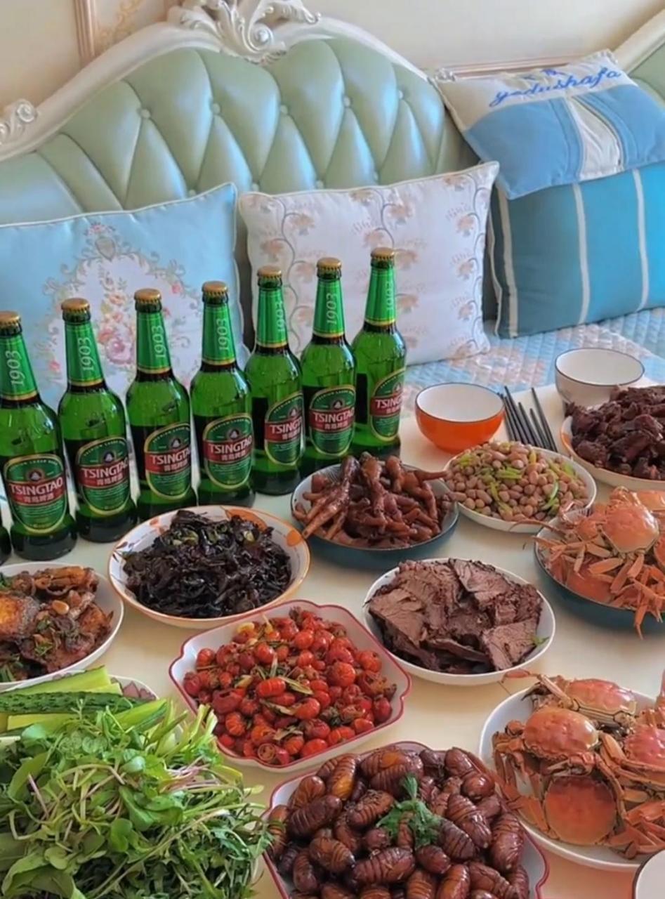 哥们请我到家里喝酒,这是要把我灌醉啊