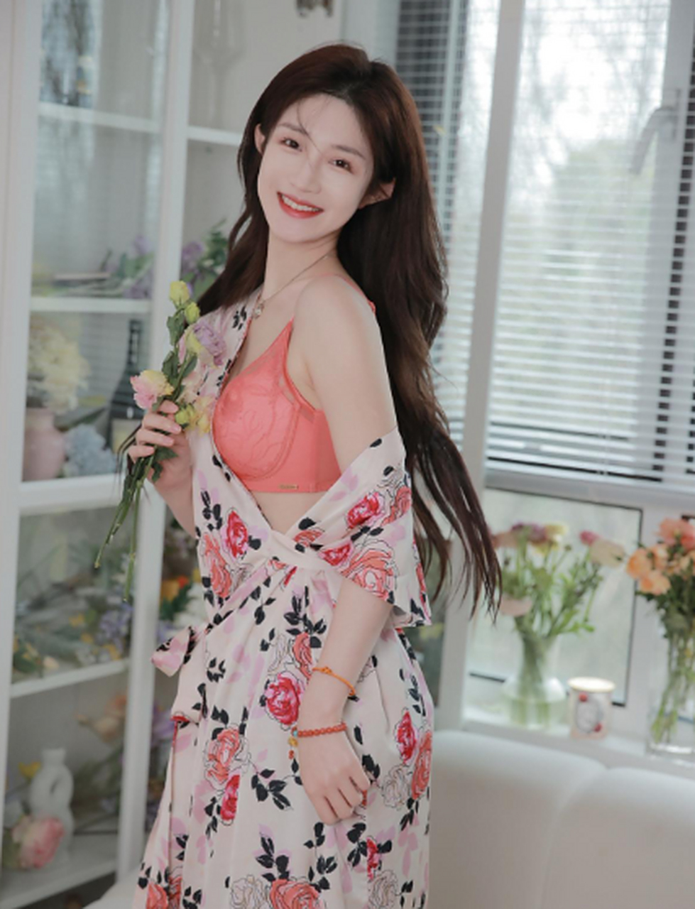 居家小姐姐内衣系列写真,奈斯!