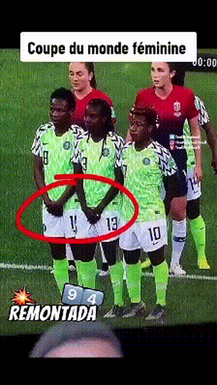 当面对任意球时,女足球员竟然采取了"捂裆"的防守方式.