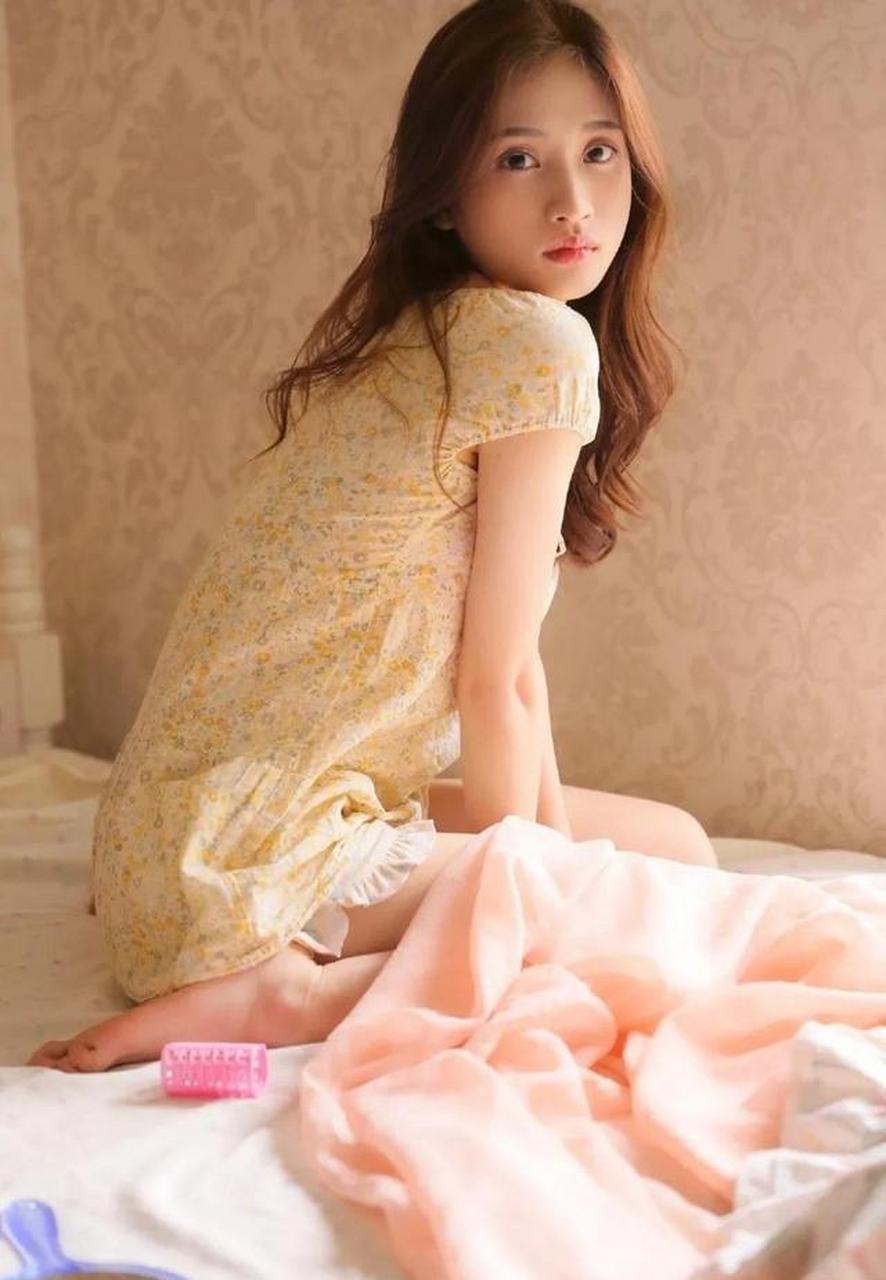 超短裤美少女美腿玉足私房写真