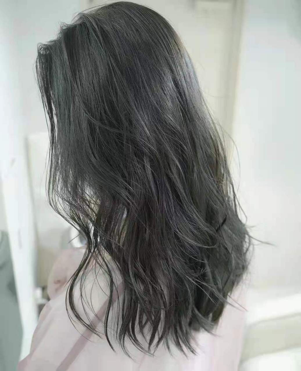 显白又高级的冷色系染发,低调又有品位 #百度国潮季# 越来越多的妹子