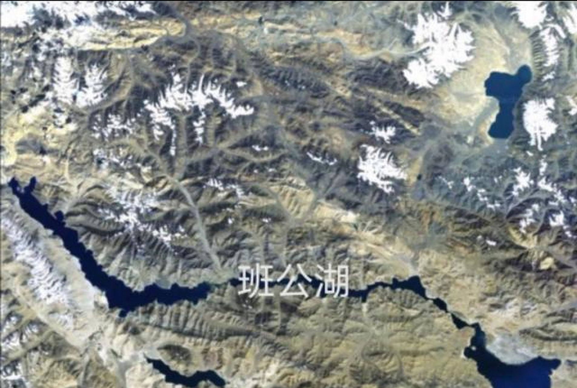 加勒万河长约80公里,在拉达克地区汇入什约克河口,这条河流虽然不大