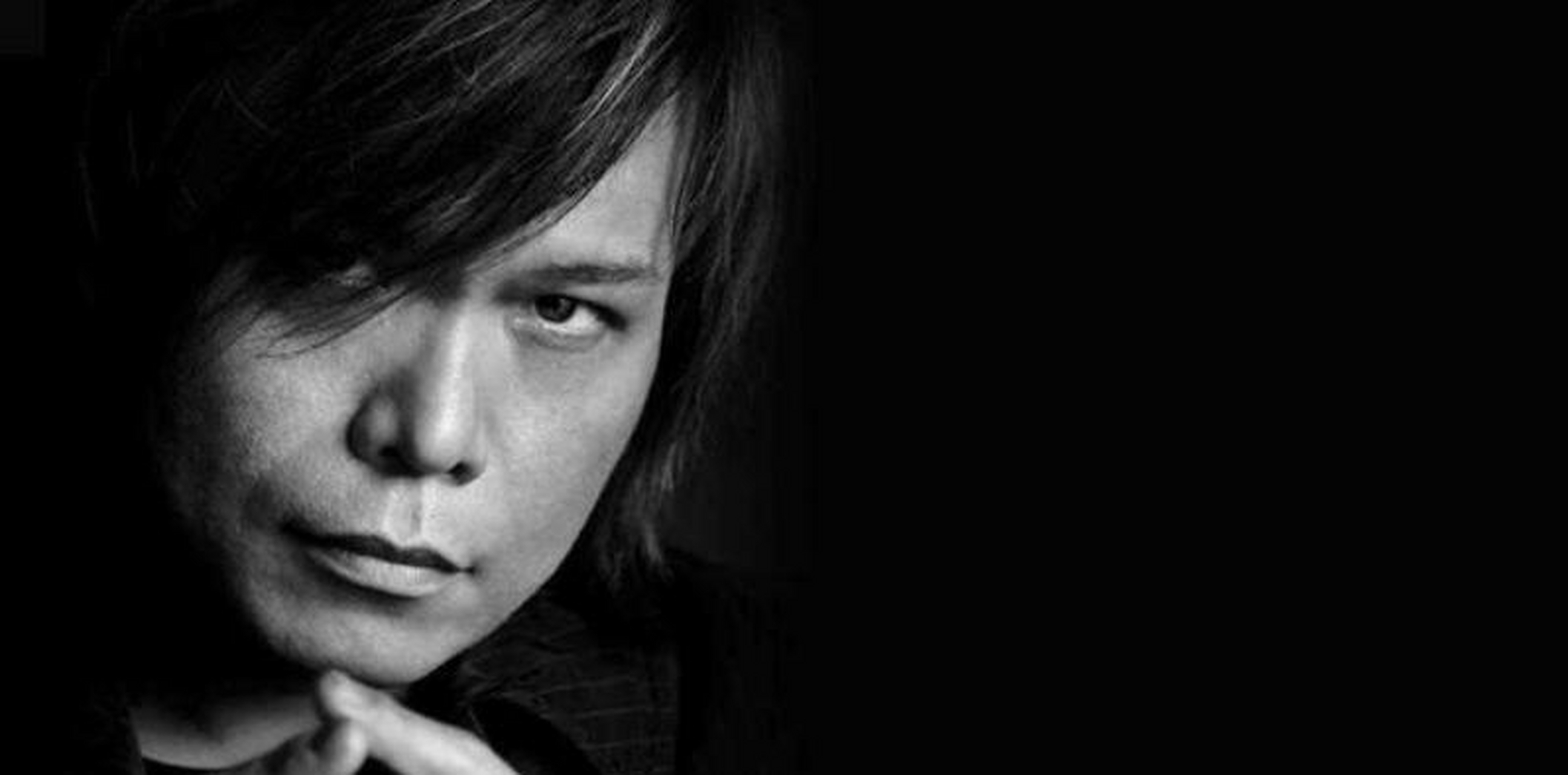 太嚣张!55岁伍佰开演唱会插不上嘴,话筒还被抢走