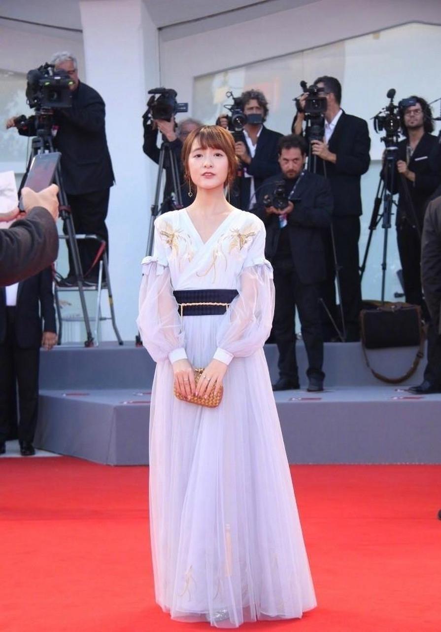气质优雅女孩 徐娇 温婉大气的红毯写真