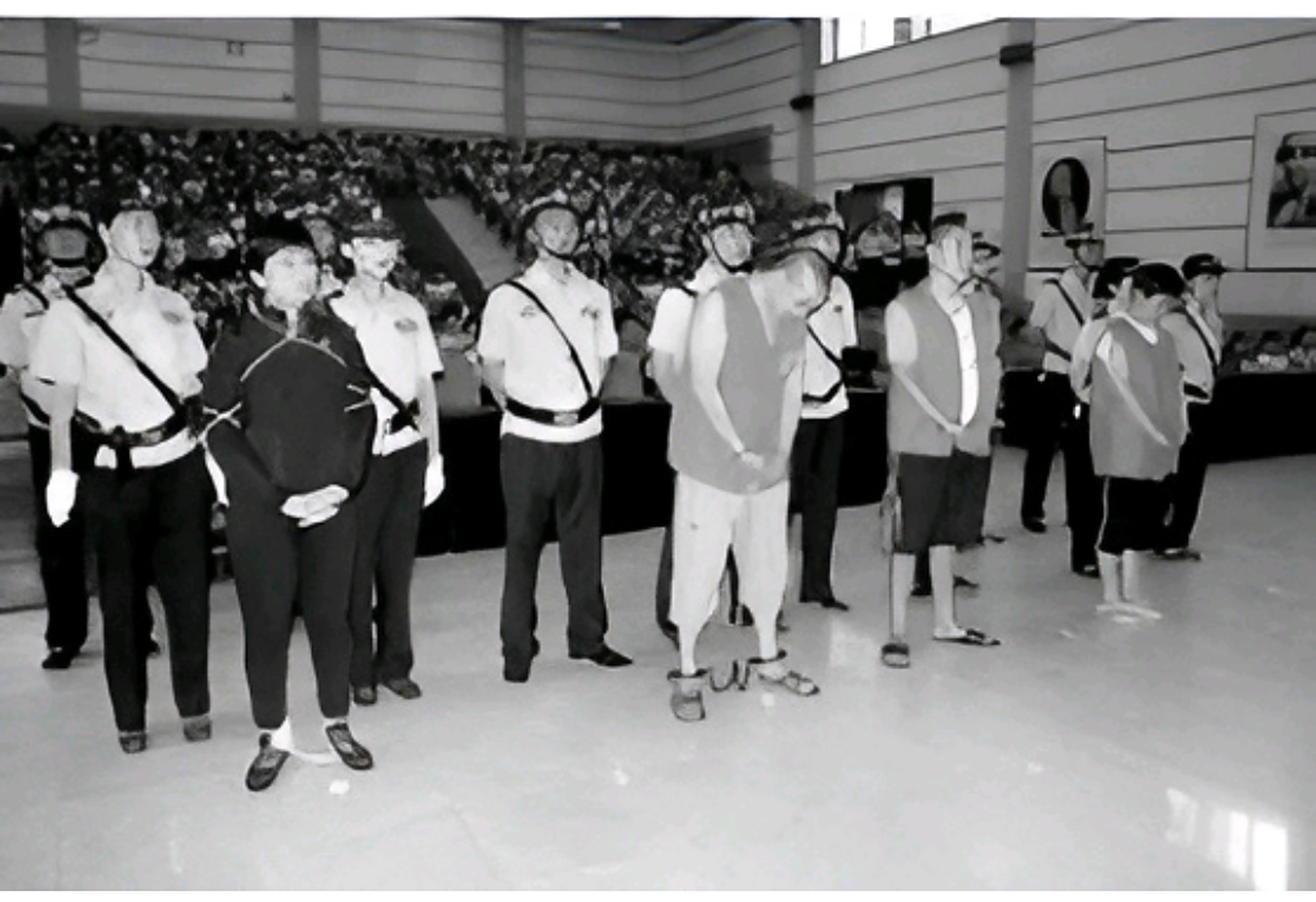 2010年,长春公判大会,女毒贩屈孝湘被判处死刑,待大会结束,他们一行几