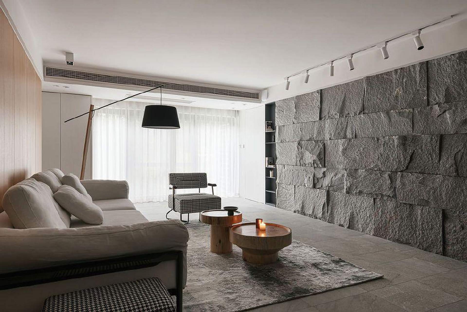 现代极简风别墅[樱花]电视背景墙设计的很有特色           图片来源