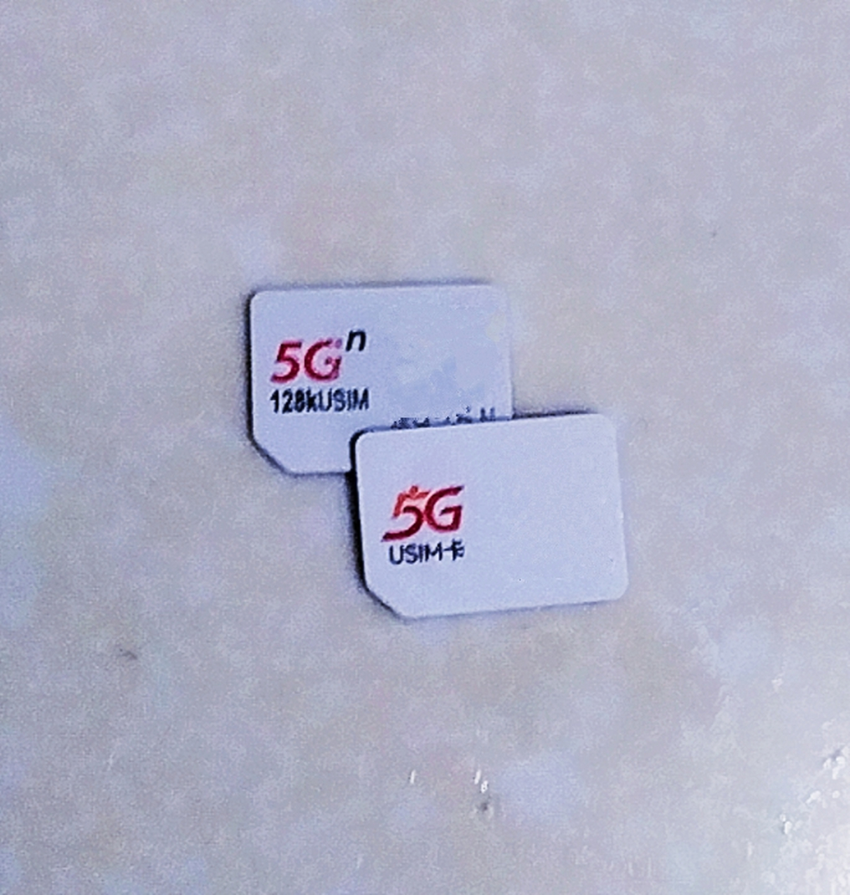 雄兔脚扑朔,雌兔眼迷离;双兔傍地走,安能辨我是雄雌?