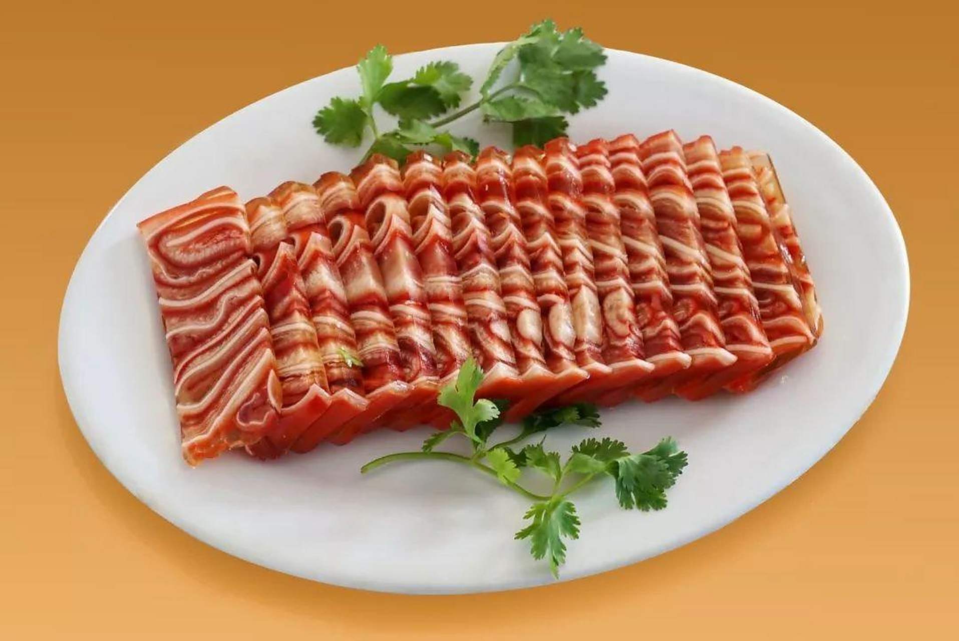 香肚拼咸肉还有香肠也是个不错的凉菜,香肚是南京著名特产,老南京俗称