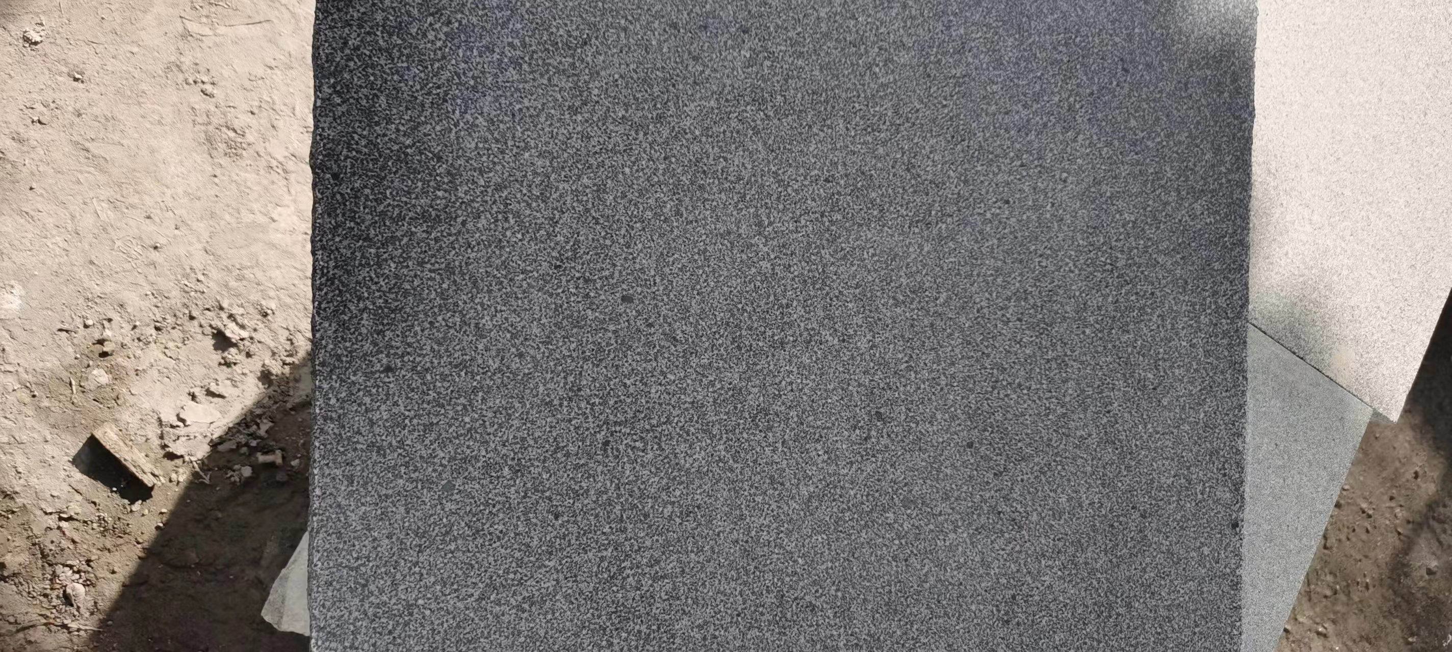 章丘黑石材瑕疵的处理方法