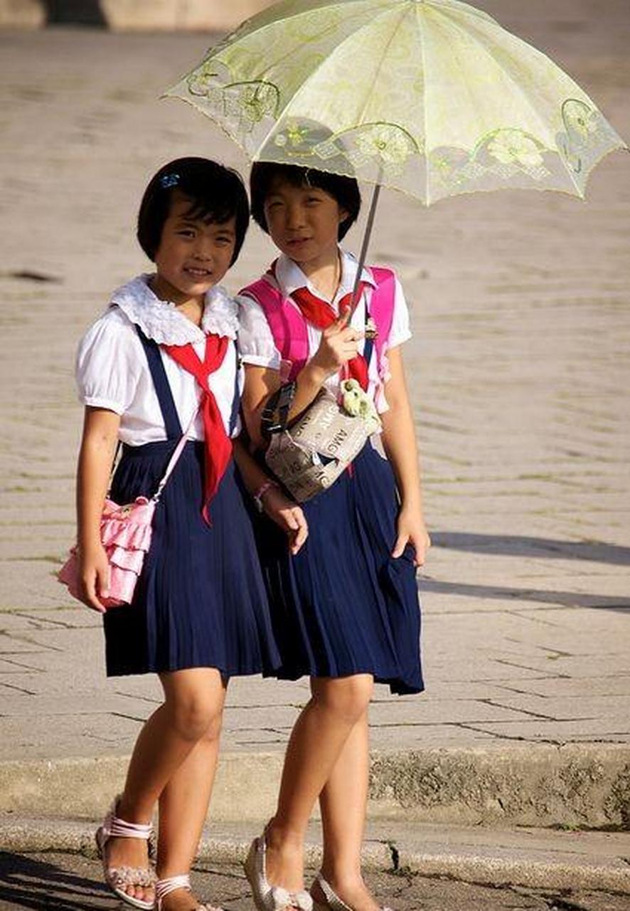 领动计划# 两个放学的朝鲜小学生 #朝鲜##小学生##学生