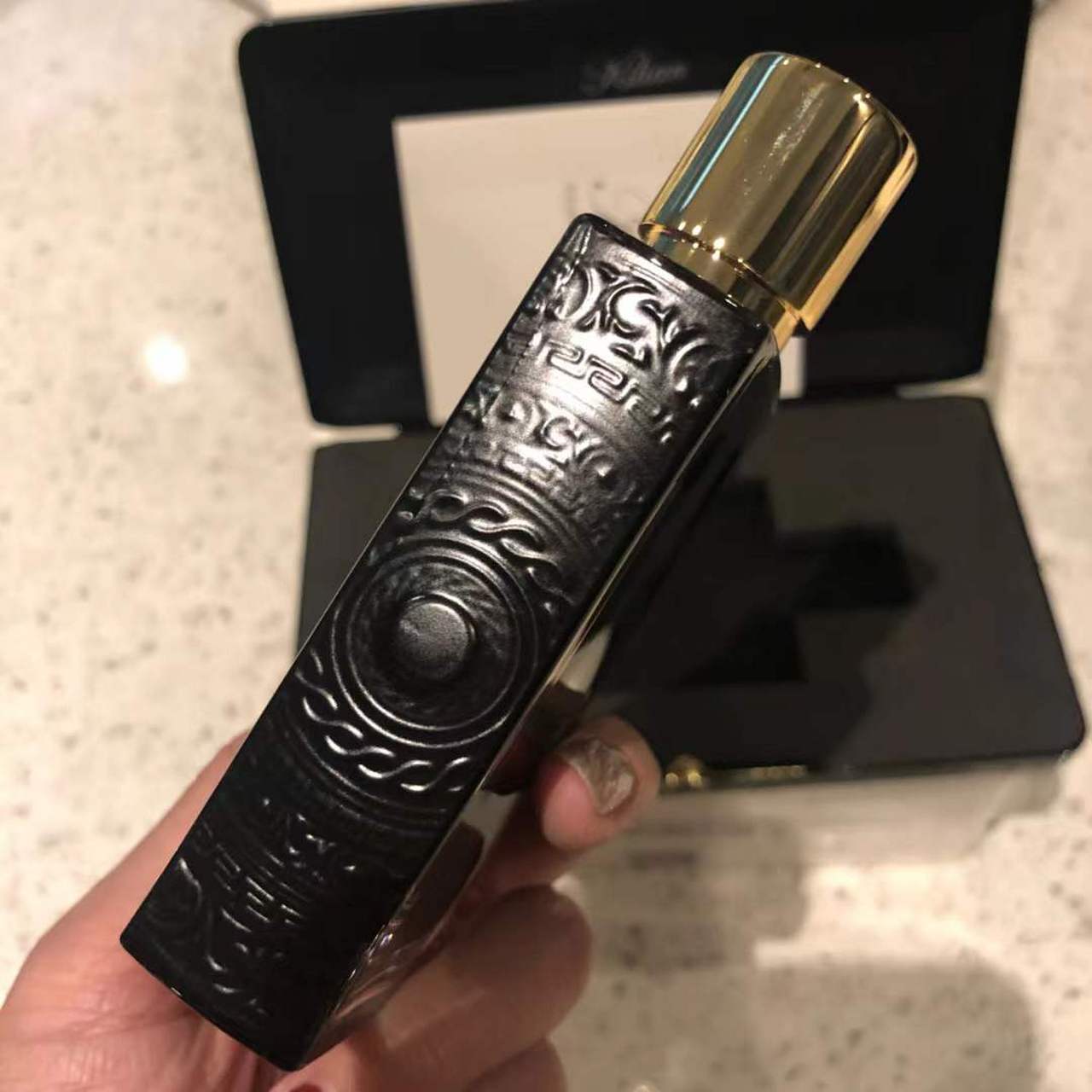 觅得一款特别的香水by kilian,这个牌子小众, 香水品种也不多,都是