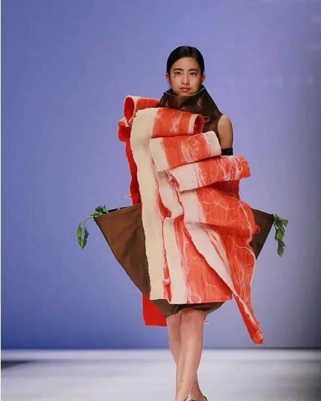 网友:t台上奇奇怪怪的时装秀,你看懂了吗?