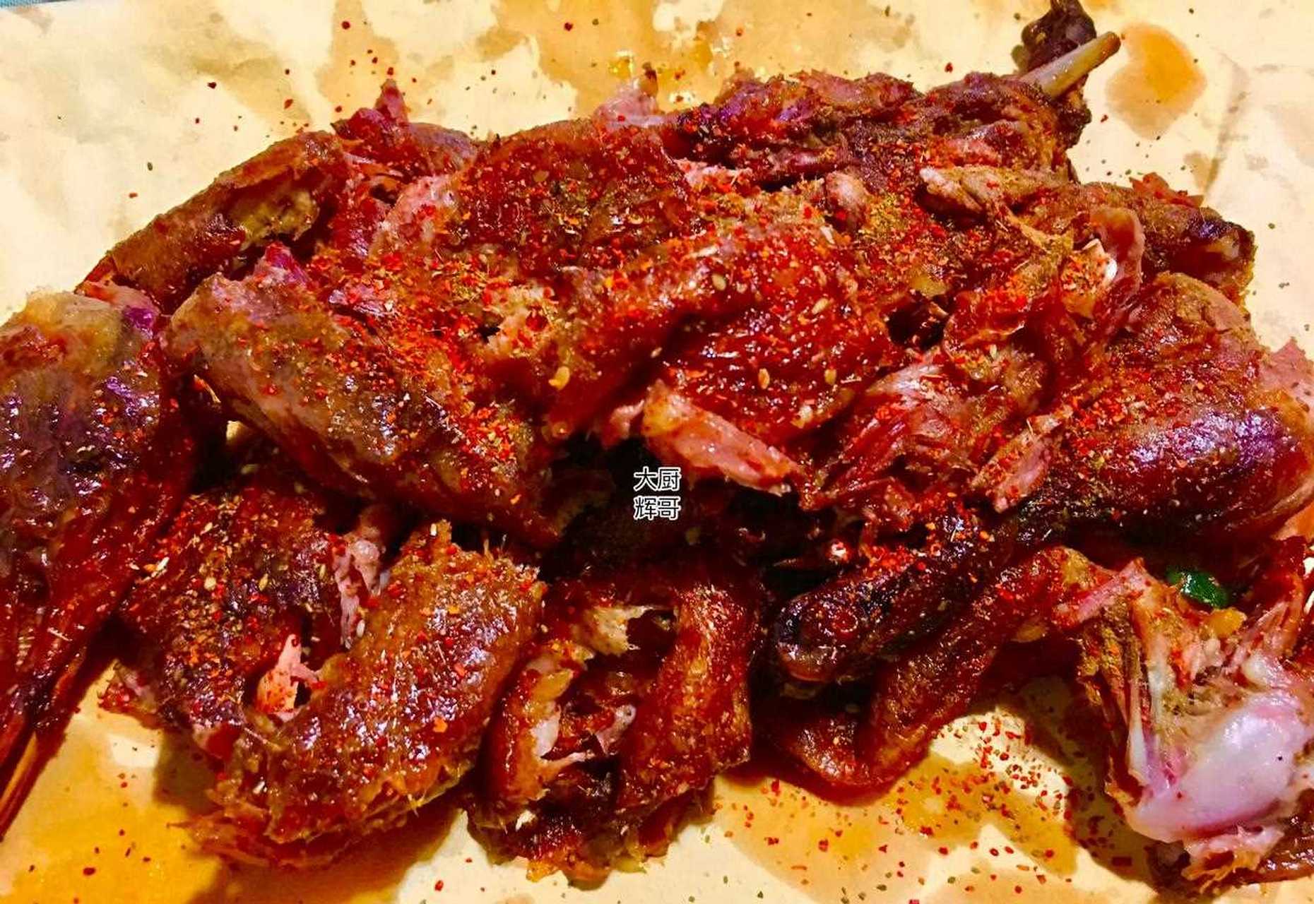 北京一个朋友专门做铁板手撕鸭,每天销量在120只左右,平台上可以销售