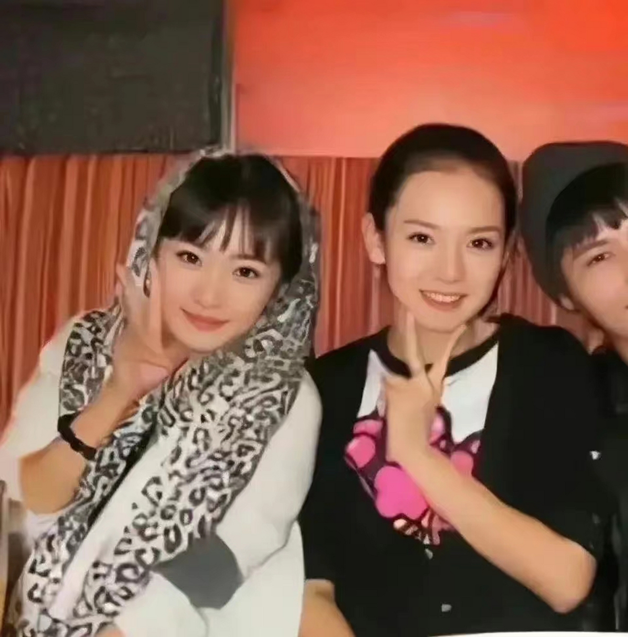 戚薇和杨幂相隔10年的合照,什么都变了又好像什么都没变